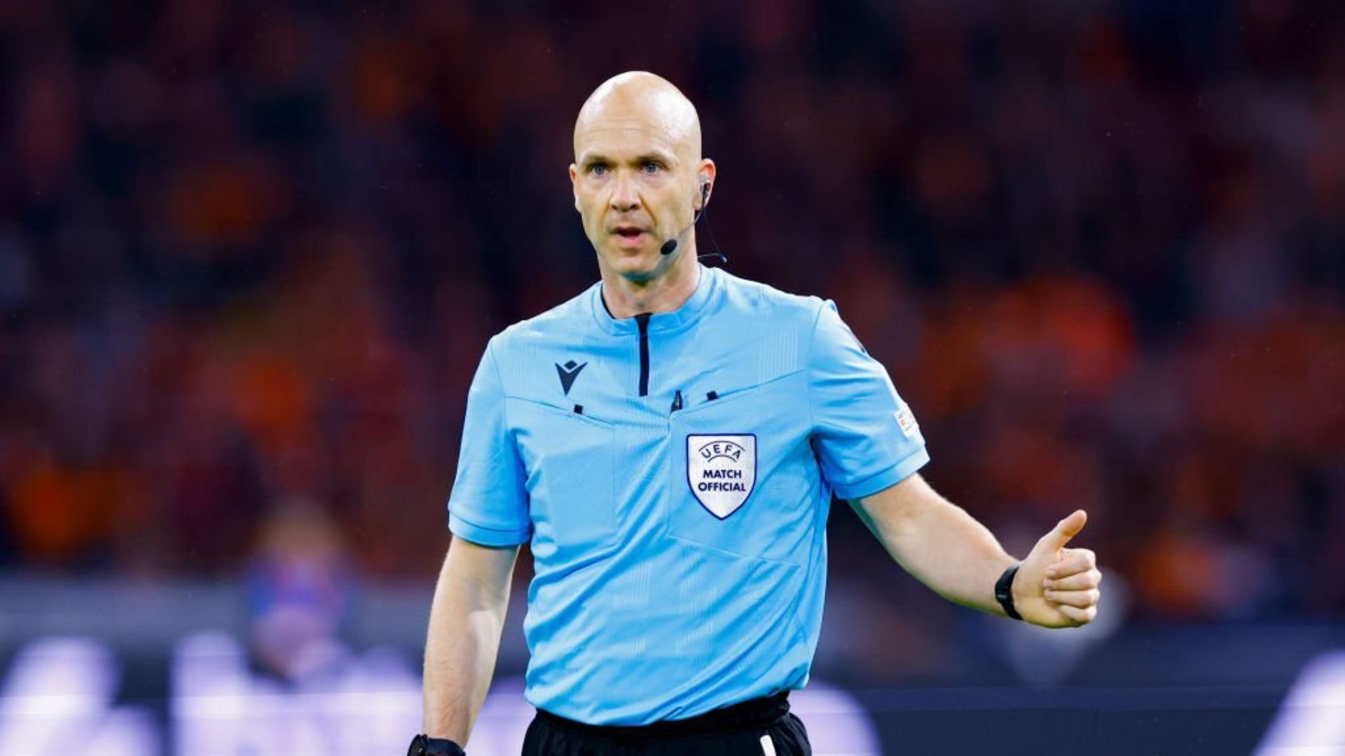 English Referee is set to officiate Fc Barcelona's clash against Bayern