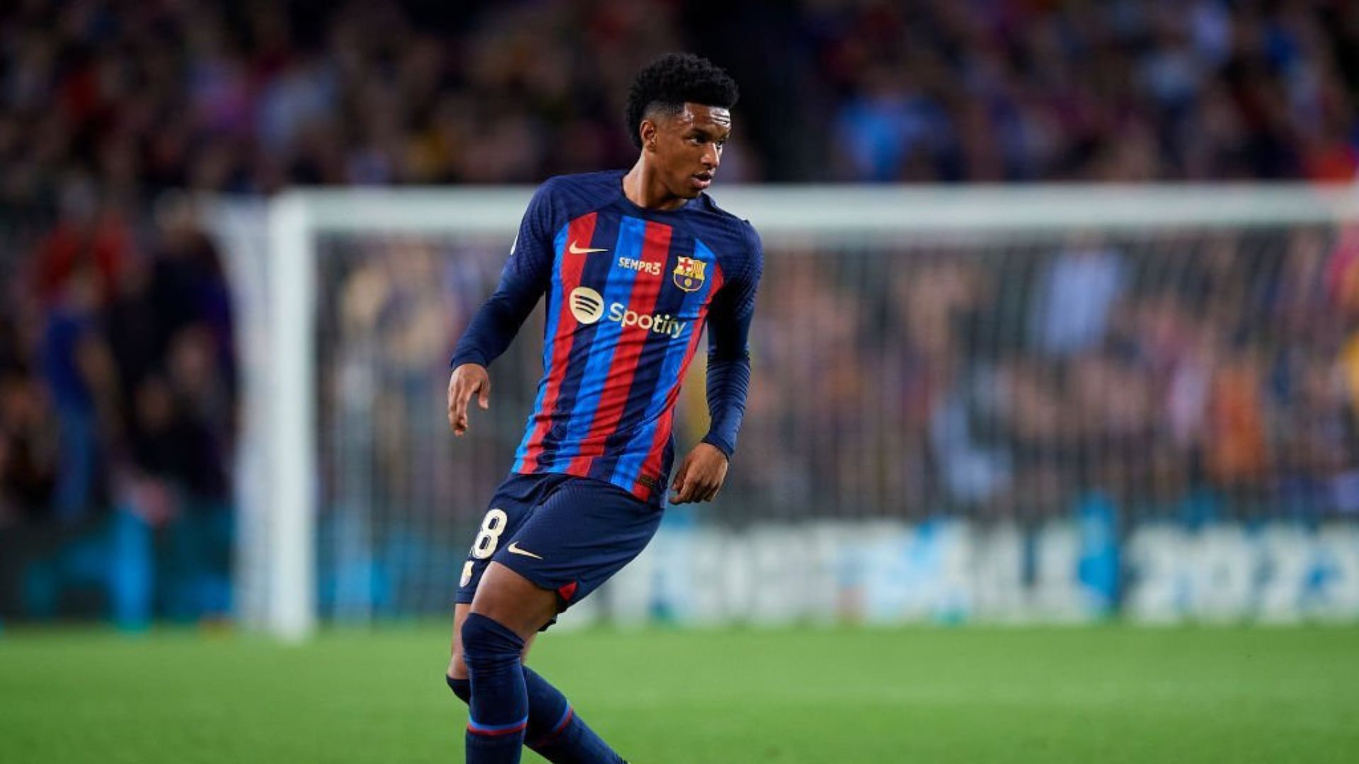 Barcelona defender could be called up to replace Spanish Left-back following a knee injury