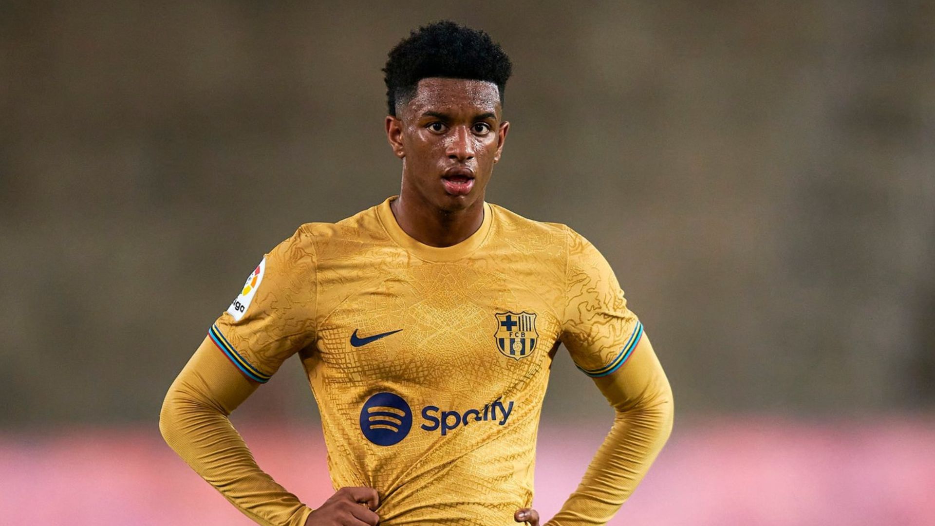 Alejandro Balde receives National call-up to replace the injured Valencia veteran