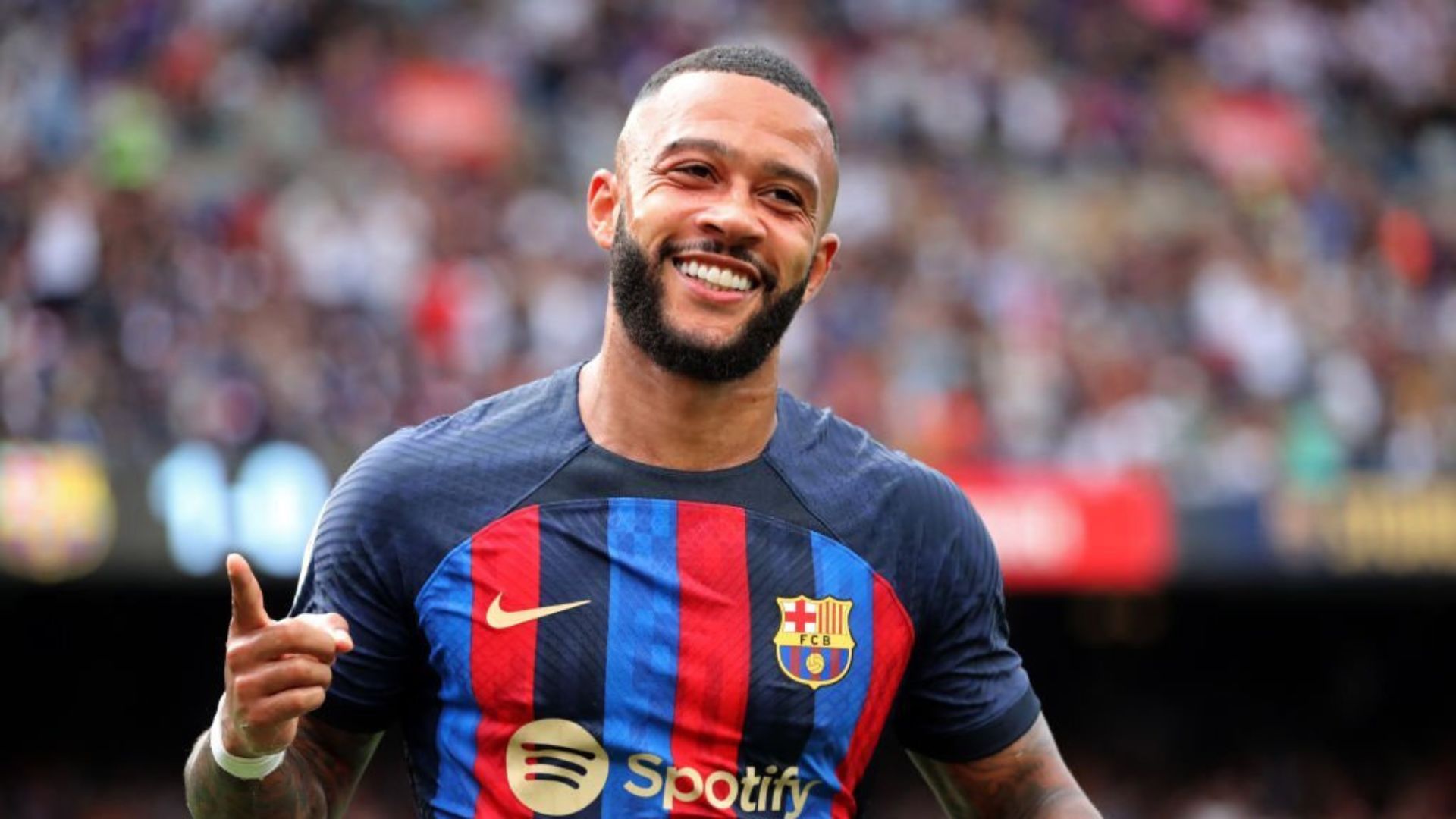 Memphis Depay celebrating after scoring a goal