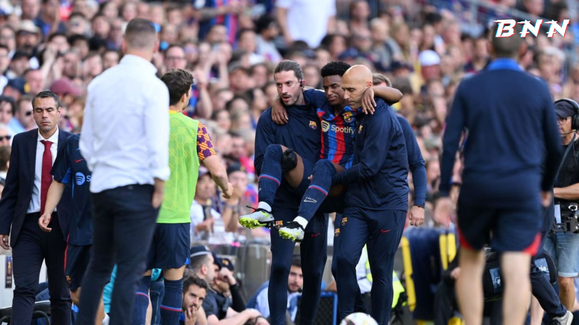 Barcelona defender Alejandro Balde taken off the field after being injured