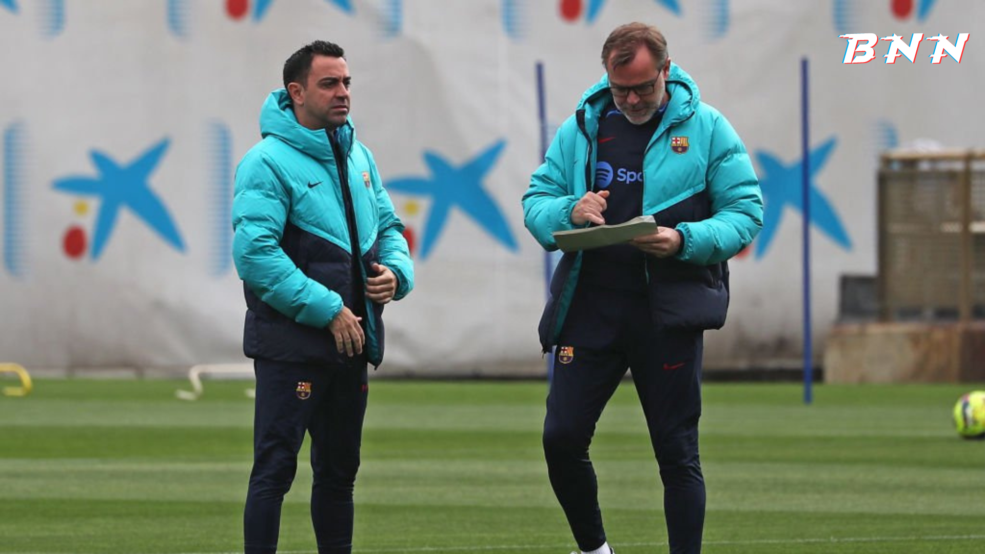 Barcelona head coach Xavi with his assistant