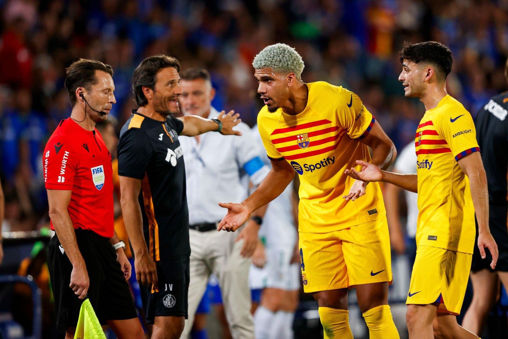 Barcelona players Pedri and Araujo