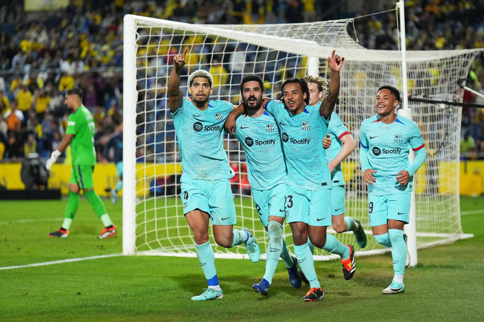 LAS PALMAS, SPAIN - JANUARY 04: Ilkay Gundogan of FC Barcelona celebrates with teammates after scoring their team's second goal from a penalty during the LaLiga EA Sports match between UD Las Palmas and FC Barcelona at Estadio Gran Canaria on January 04, 2024 in Las Palmas, Spain.