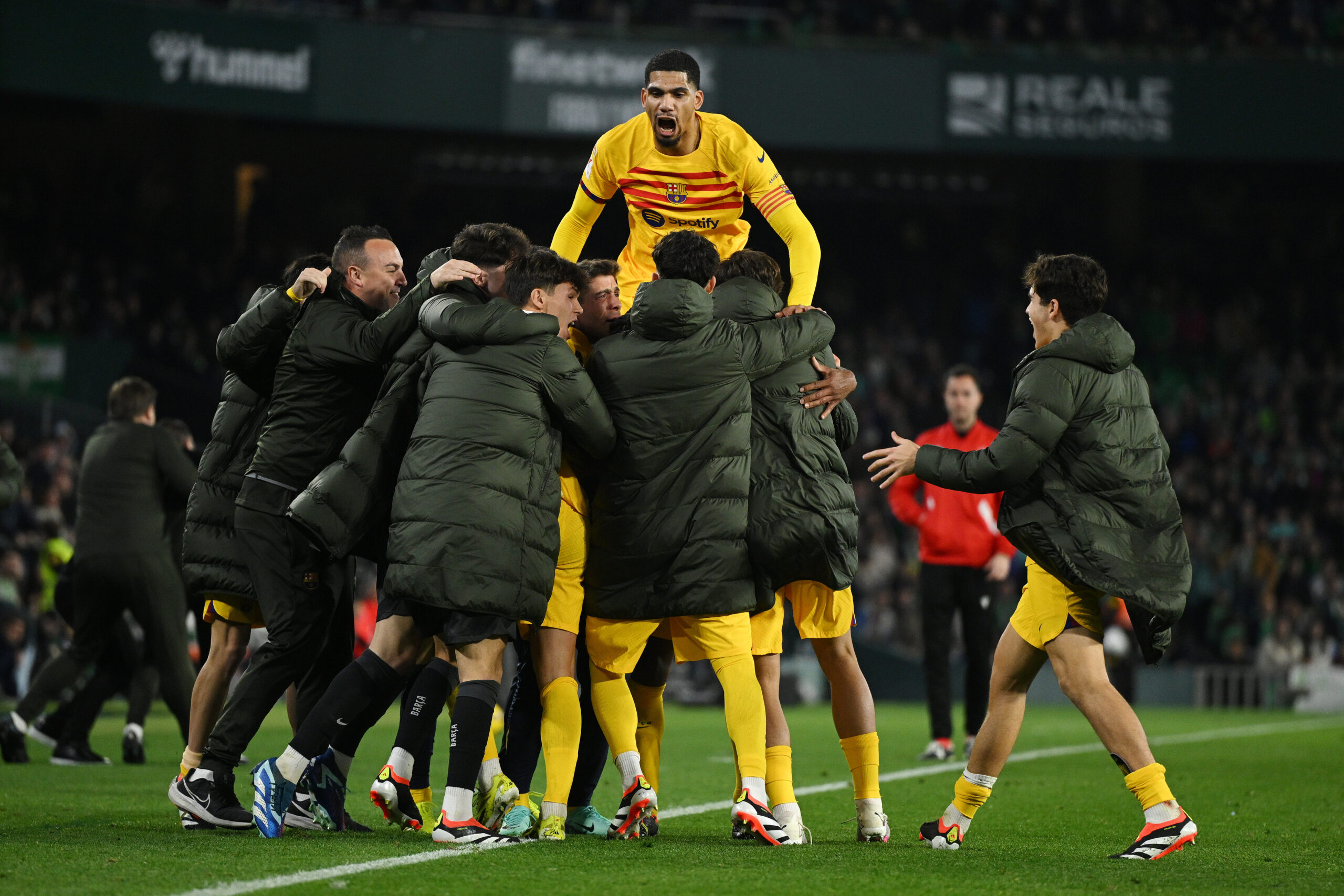 SEVILLE, SPAIN - JANUARY 21: Ronald Araujo of FC Barcelona celebrates his team's third goal, scored by teammate Joao Felix during the LaLiga EA Sports match between Real Betis and FC Barcelona at Estadio Benito Villamarin on January 21, 2024 in Seville, Spain.