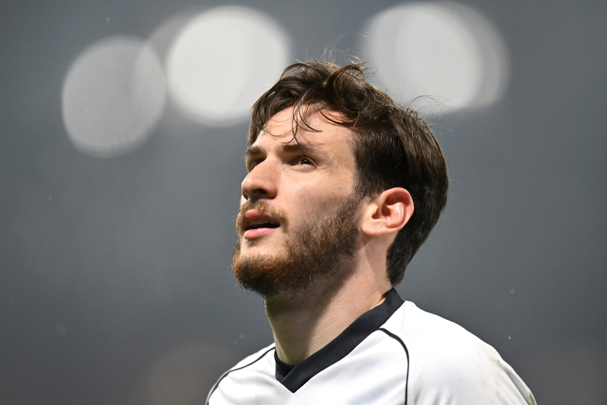 REGGIO NELL'EMILIA, ITALY - FEBRUARY 28: Khvicha Kvaratskhelia of SSC Napoli looks on during the Serie A TIM match between US Sassuolo and SSC Napoli at Mapei Stadium - Citta' del Tricolore on February 28, 2024 in Reggio nell'Emilia, Italy.