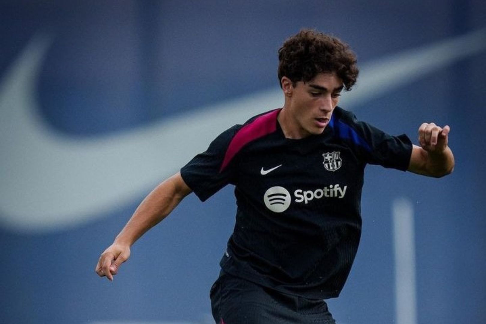 Barcelona gem Jan Virgili training with the first-team.