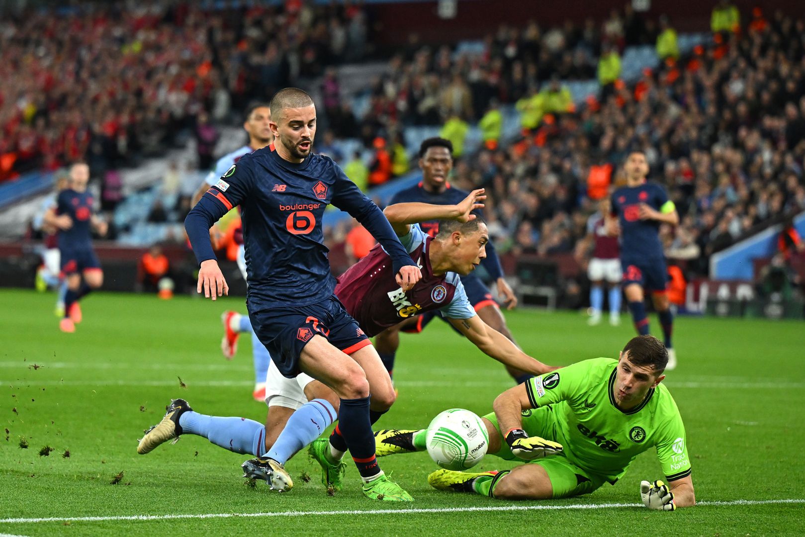BIRMINGHAM, ENGLAND - APRIL 11: Edon Zhegrova of Lille runs with the ball whilst under pressure from Emiliano Martinez and Youri Tielemans of Aston Villa during the UEFA Europa Conference League 2023/24 Quarter-final first leg match between Aston Villa and Lille OSC at Villa Park on April 11, 2024 in Birmingham, England.
