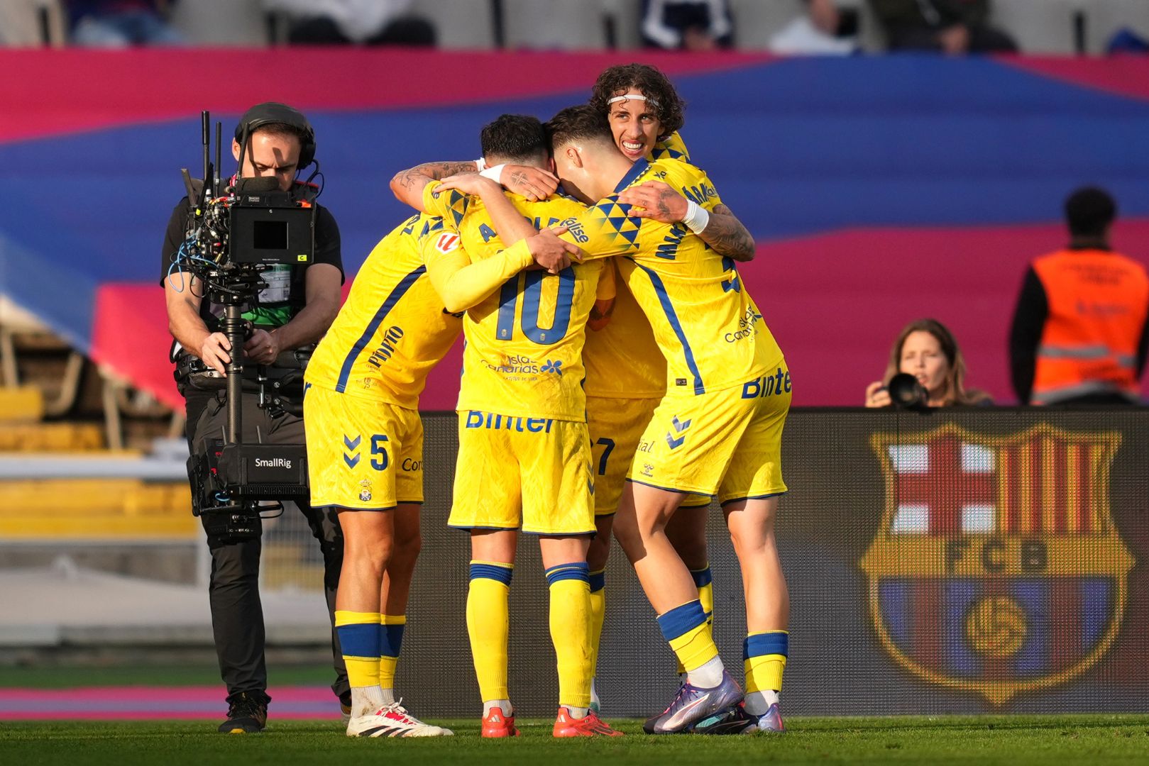 BARCELONA, SPAIN - NOVEMBER 30: Fabio Silva of UD Las Palmas celebrates with teammates after scoring his team's second goal during the LaLiga match between FC Barcelona and UD Las Palmas at Estadi Olimpic Lluis Companys on November 30, 2024 in Barcelona, Spain.