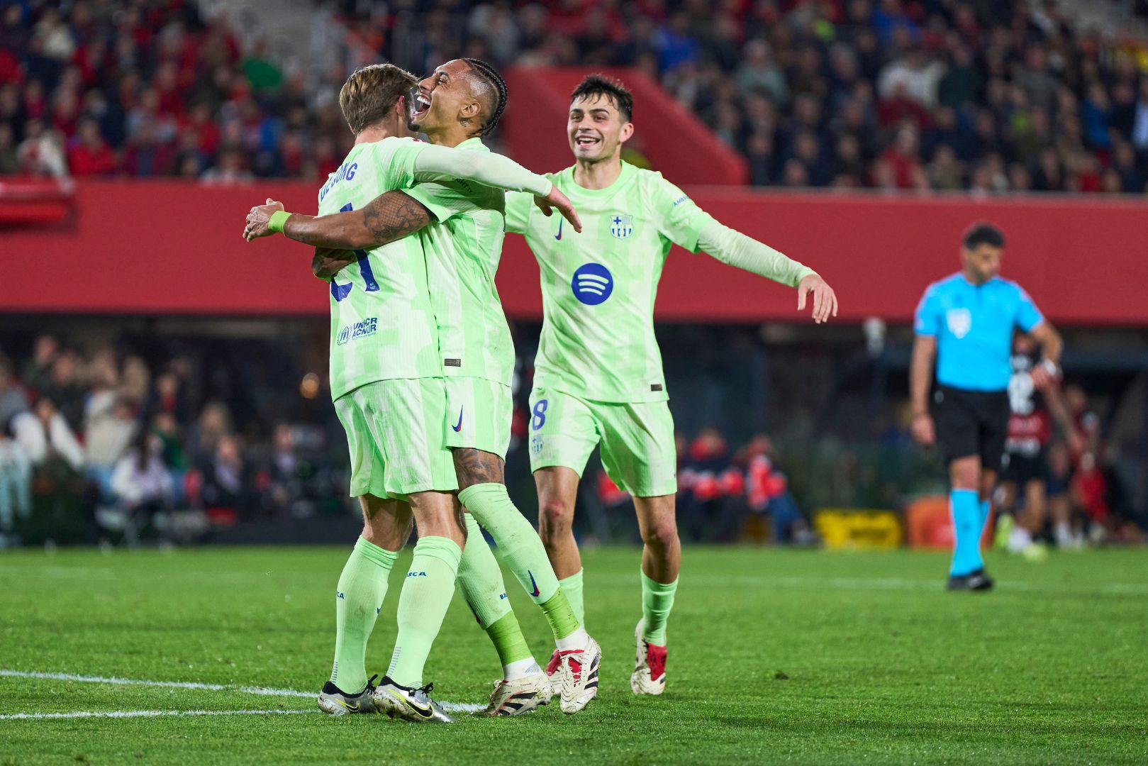 MALLORCA, SPAIN - DECEMBER 03: Frenkie de Jong (L) of FC Barcelona celebrates after scoring his team's fourth goal with teammates Raphinha (C) and Pedri (R) during the LaLiga match between RCD Mallorca and FC Barcelona at Estadi de Son Moix on December 03, 2024 in Mallorca, Spain.