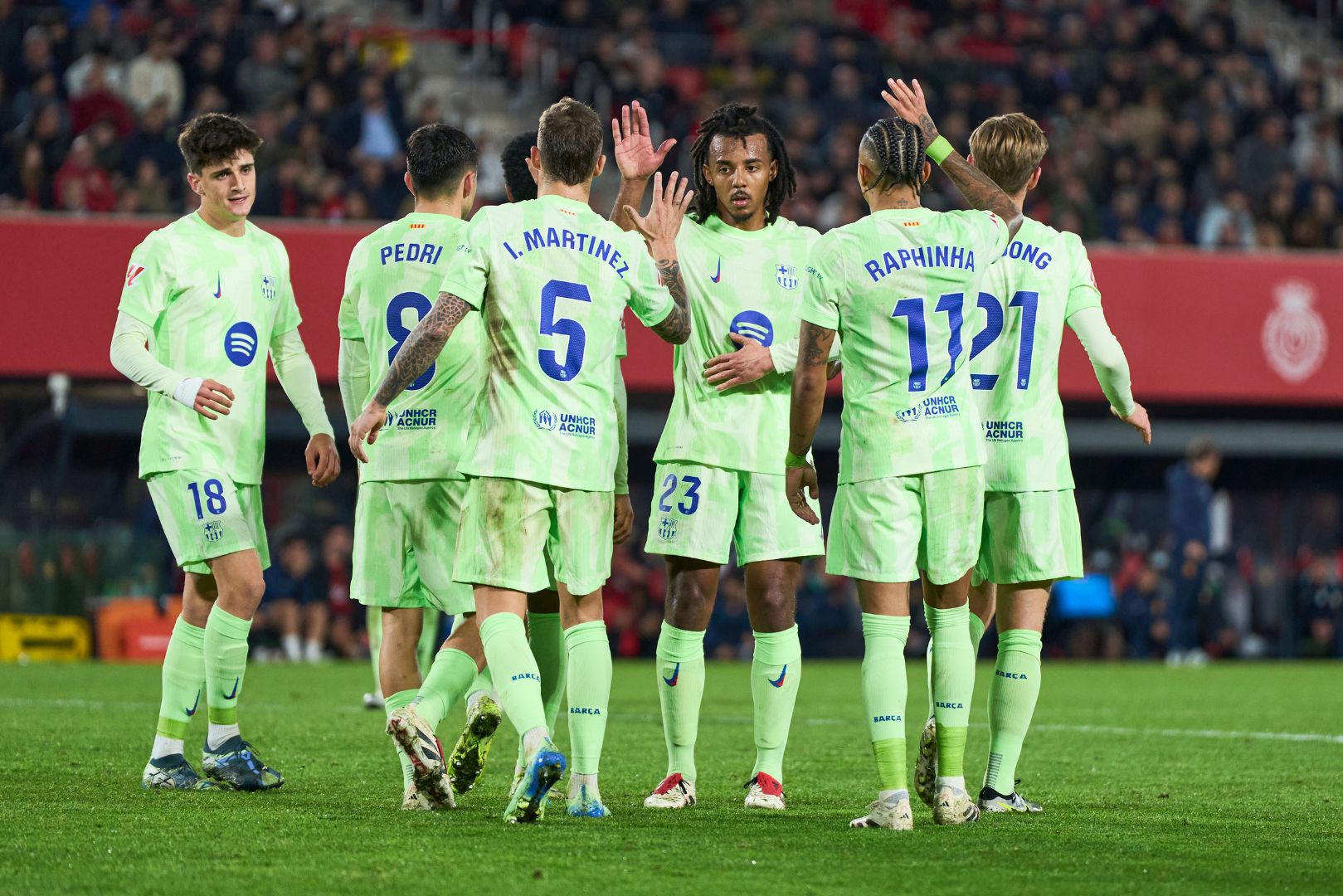 MALLORCA, SPAIN - DECEMBER 03: Frenkie de Jong (R) of FC Barcelona celebrates after scoring his team's fourth goal with teammates during the LaLiga match between RCD Mallorca and FC Barcelona at Estadi de Son Moix on December 03, 2024 in Mallorca, Spain.