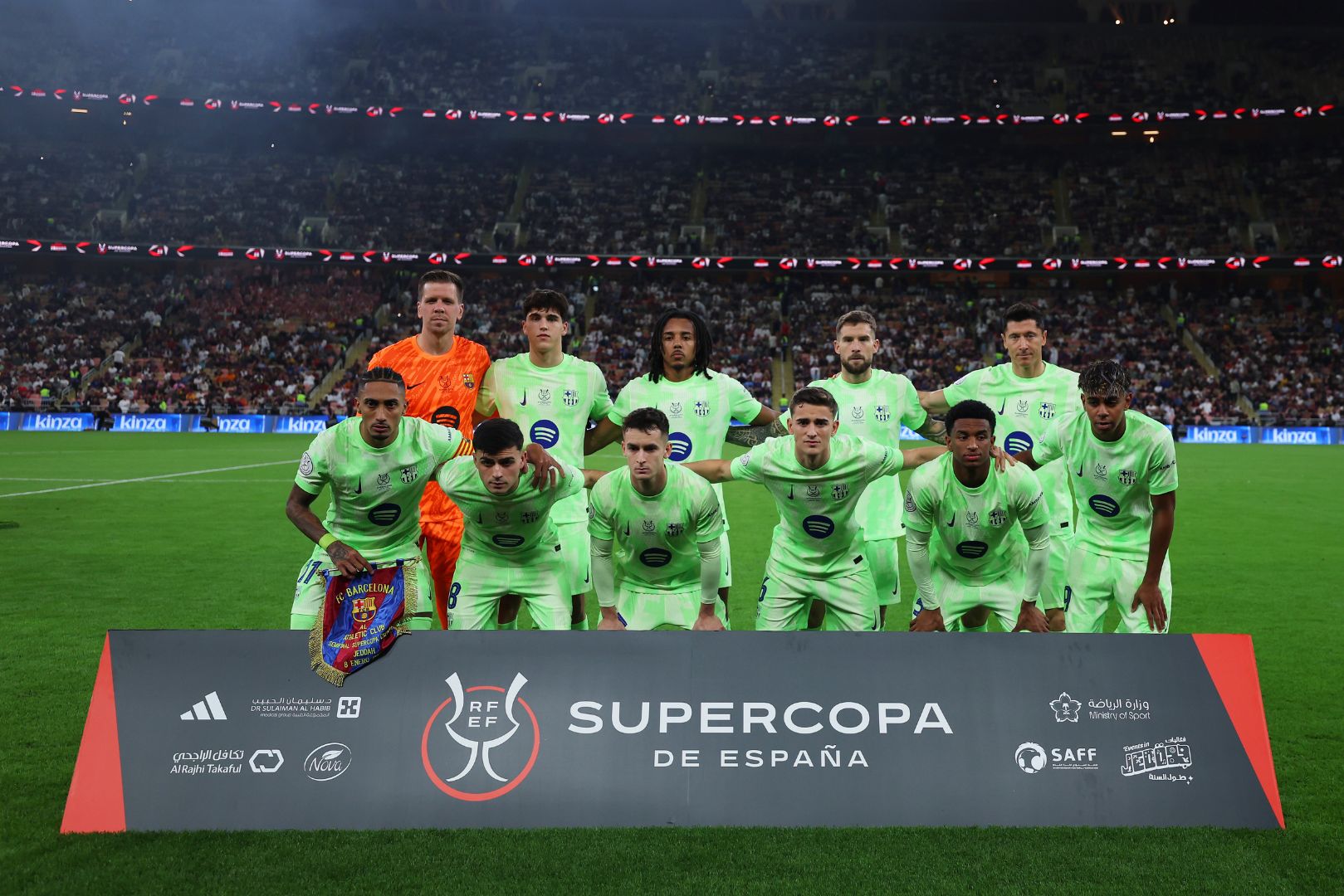 JEDDAH, SAUDI ARABIA - JANUARY 08: The FC Barcelona team pose for a photo prior to the Spanish Super Cup Semi-Final match between Athletic Club de Bilbao and FC Barcelona at King Abdullah Sports City on January 08, 2025 in Jeddah, Saudi Arabia.