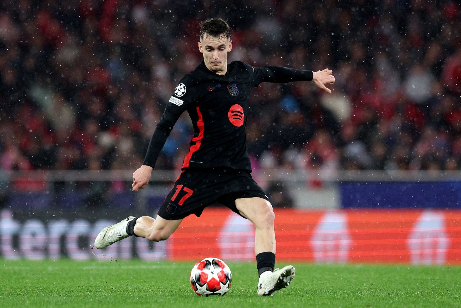 LISBON, PORTUGAL - JANUARY 21: Marc Casado of FC Barcelona kicks the ball during the UEFA Champions League 2024/25 League Phase MD7 match between SL Benfica and FC Barcelona at Estadio do SL Benfica on January 21, 2025 in Lisbon, Portugal.