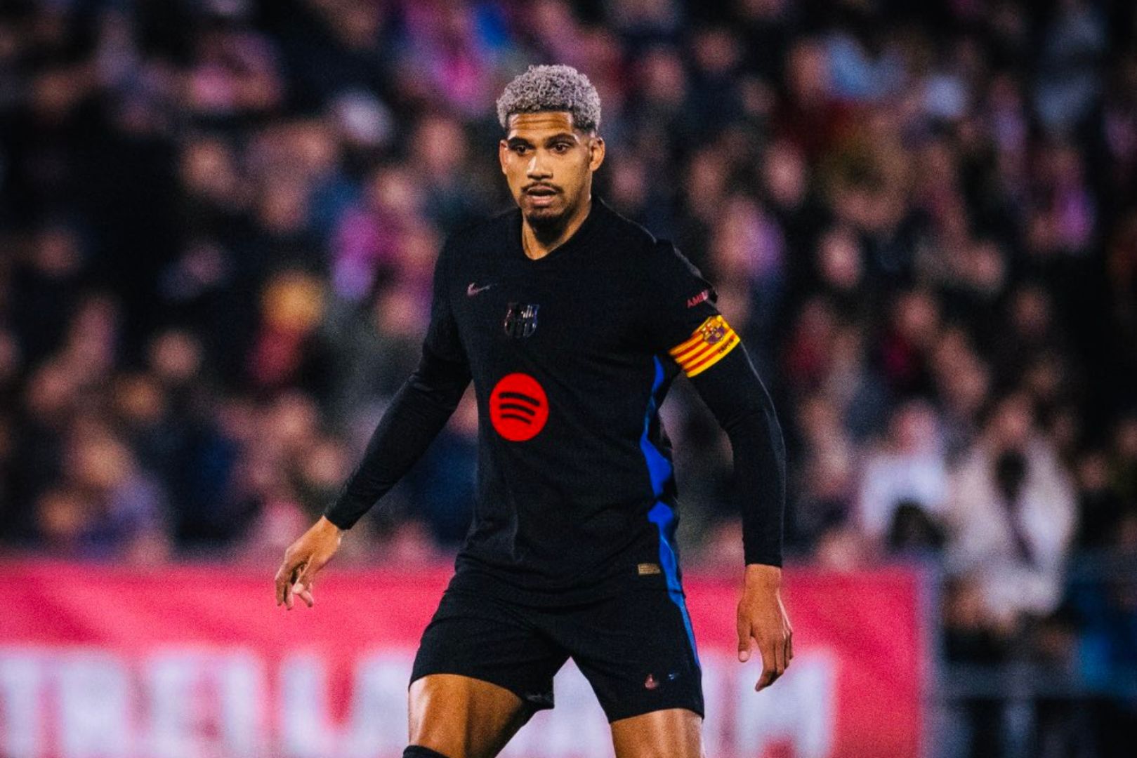 BARBASTRO, SPAIN - JANUARY 04: Ronald Araújo of FC Barcelona in action during the Copa del Rey Round of 32 match between FC Barcelona and UD Barbastro at Campo Municipal de Deportes on January 04, 2025 in Barbastro, Spain.