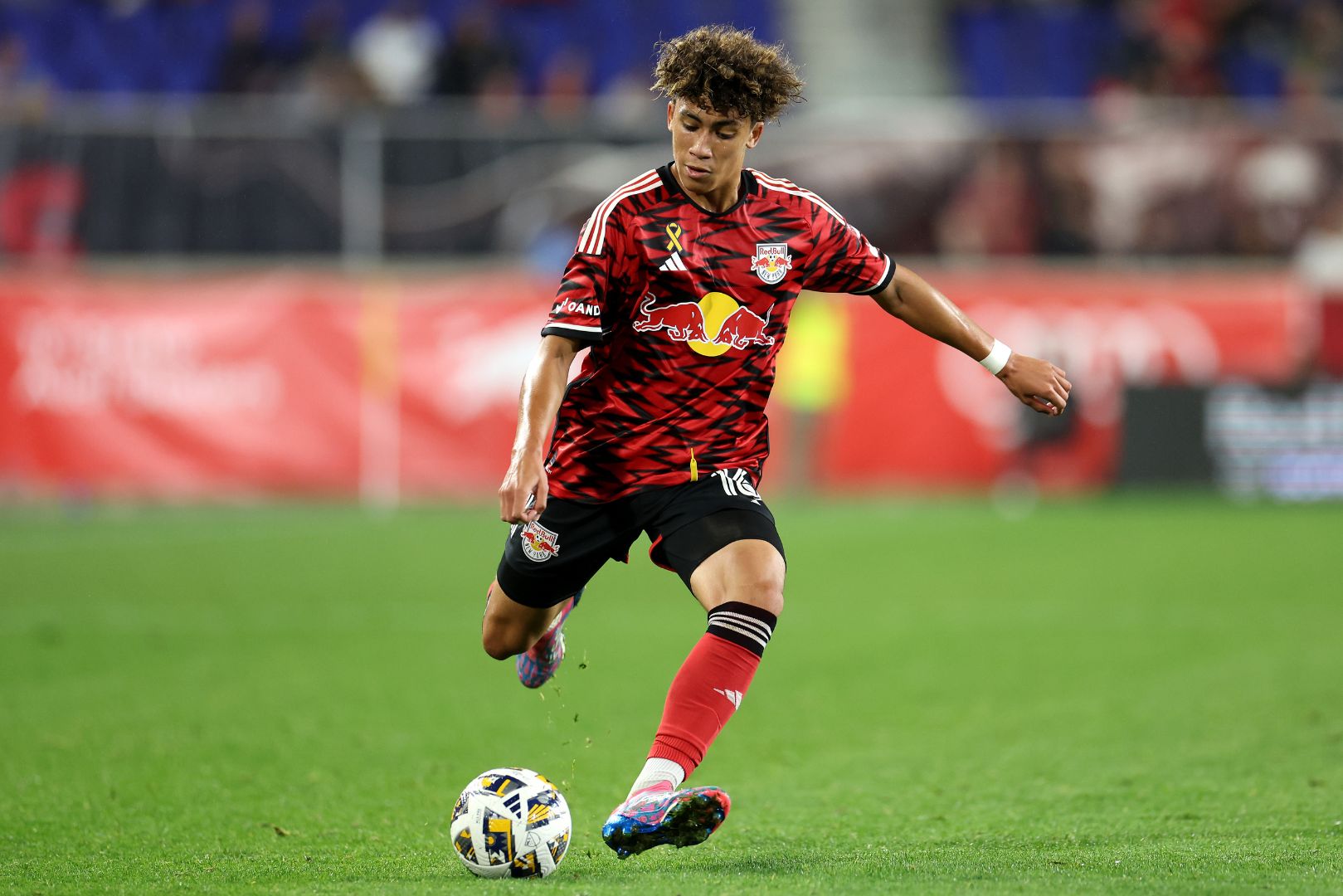 HARRISON, NEW JERSEY - SEPTEMBER 28: Julian Hall #16 of New York Red Bulls in action against New York City FC at Red Bull Arena on September 28, 2024 in Harrison, New Jersey.