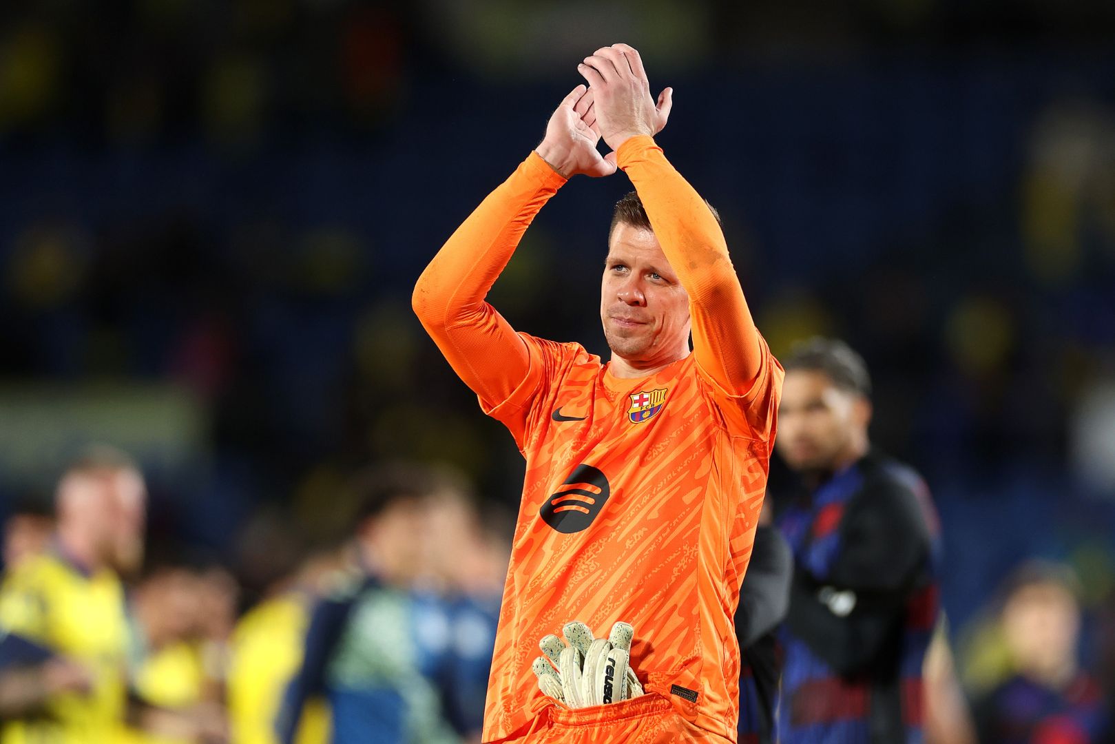 LAS PALMAS, SPAIN - FEBRUARY 22: Wojciech Szczesny of FC Barcelona acknowledges the fans after the LaLiga match between UD Las Palmas and FC Barcelona at Estadio Gran Canaria on February 22, 2025 in Las Palmas, Spain.
