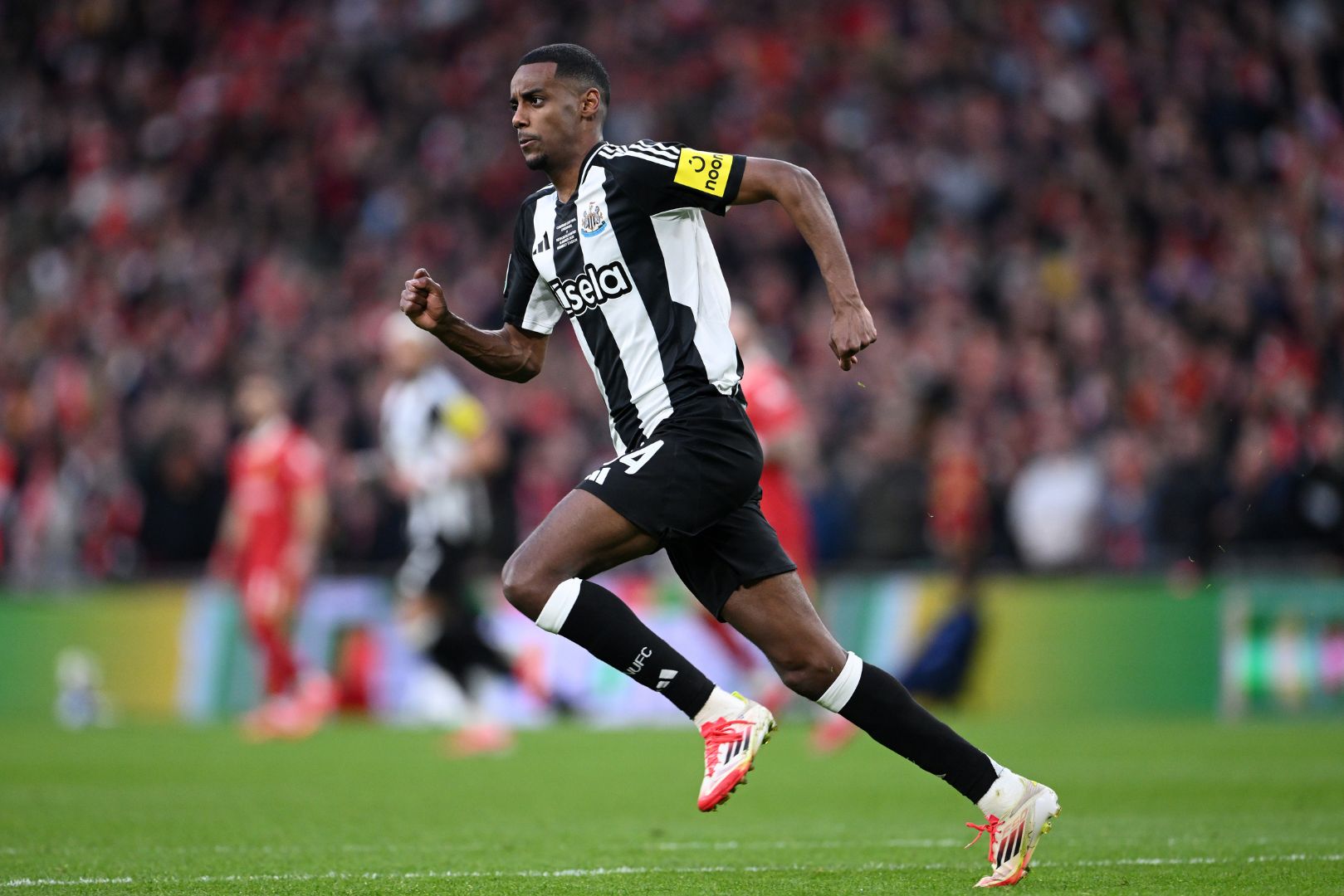 LONDON, ENGLAND - MARCH 16: Newcastle United player Alexander Isak in action during the Carabao Cup Final between Liverpool and Newcastle United at Wembley Stadium on March 16, 2025 in London, England.