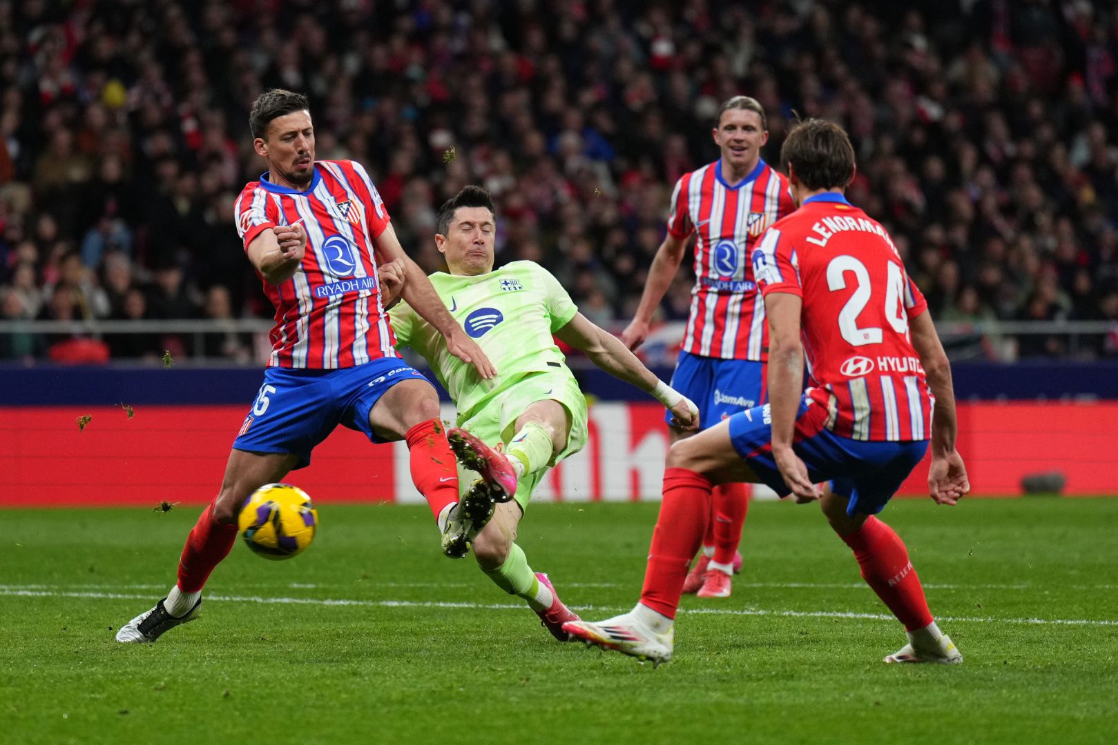 MADRID, SPAIN - MARCH 16: Robert Lewandowski of FC Barcelona scores his team's first goal during the La Liga EA Sports match between Atletico de Madrid and FC Barcelona at Riyadh Air Metropolitano on March 16, 2025 in Madrid, Spain.