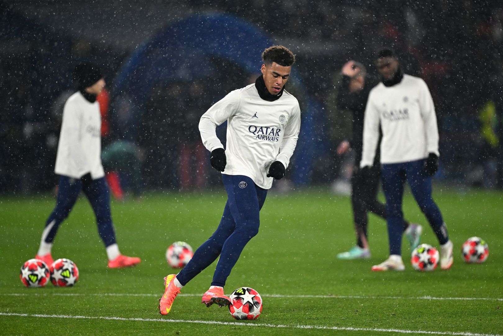 PARIS, FRANCE - JANUARY 22: Desire Doue of Paris Saint-Germain warms up prior to the UEFA Champions League 2024/25 League Phase MD7 match between Paris Saint-Germain and Manchester City at Parc des Princes on January 22, 2025 in Paris, France.