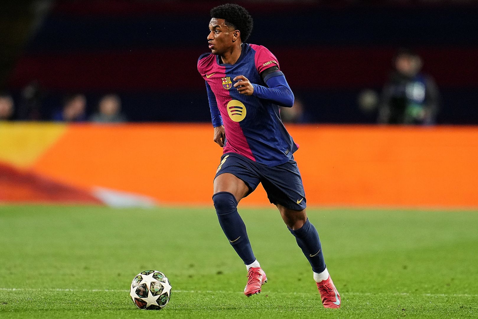 BARCELONA, SPAIN - MARCH 11: Alejandro Balde of FC Barcelona runs with the ball during the UEFA Champions League 2024/25 UEFA Champions League 2024/25 Round of 16 Second Leg match between FC Barcelona and SL Benfica at on March 11, 2025 in Barcelona, Spain.