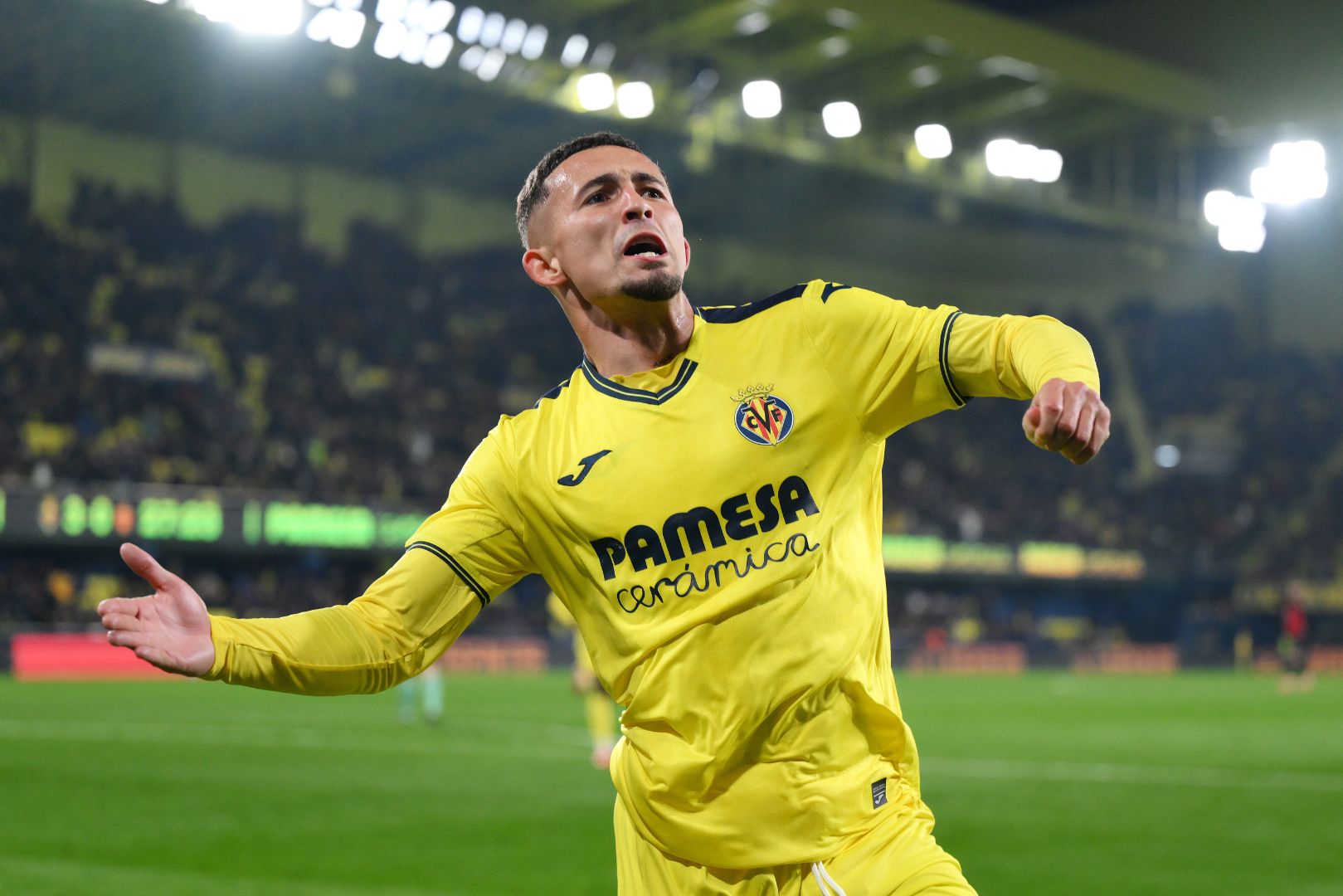 VILLARREAL, SPAIN - JANUARY 20: Yeremy Pino of Villarreal CF celebrates scoring his team's fourth goal during the LaLiga match between Villarreal CF and RCD Mallorca at Estadio de la Ceramica on January 20, 2025 in Villarreal, Spain.