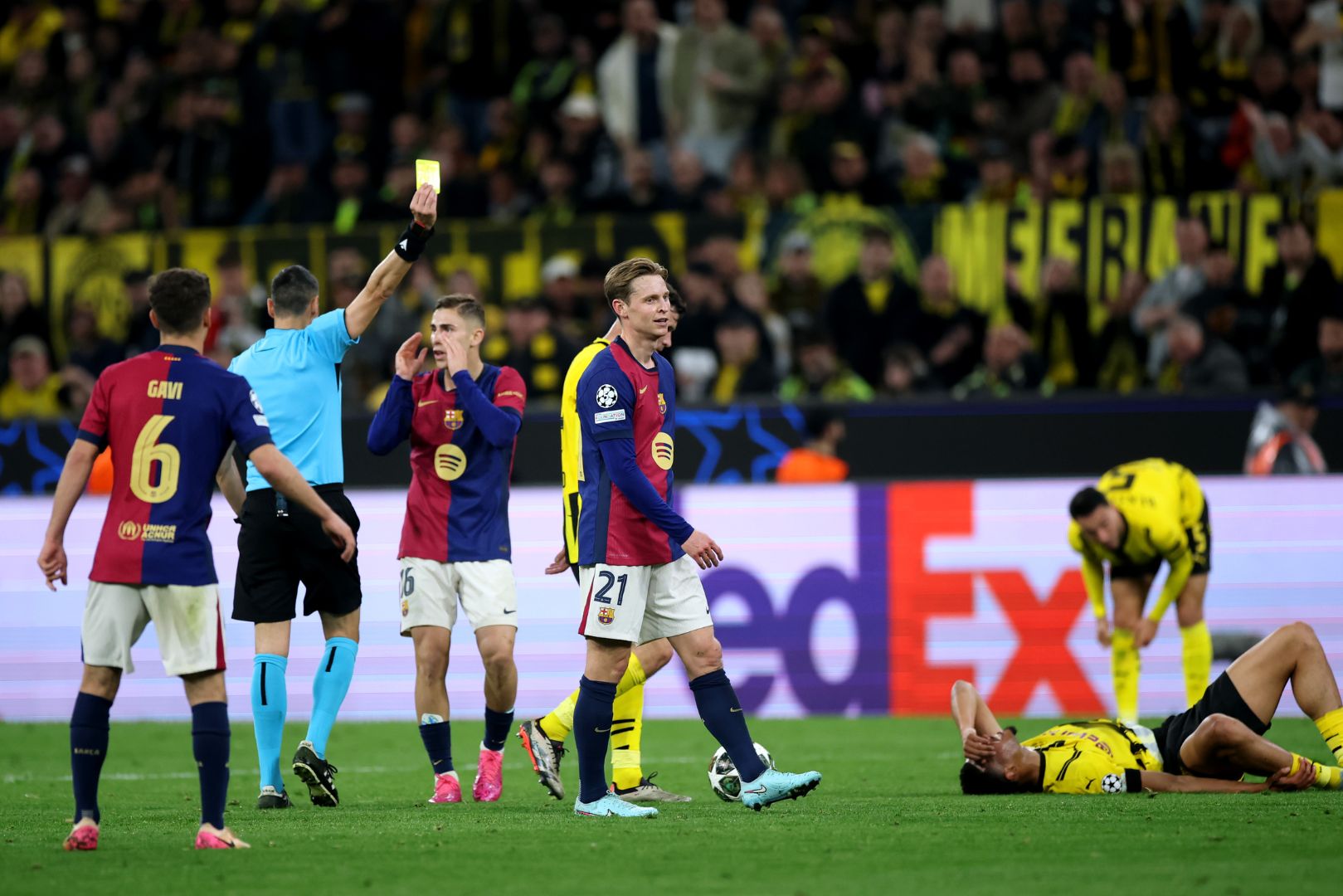 DORTMUND, GERMANY - APRIL 15: Frenkie de Jong of FC Barcelona is shown a yellow card by Referee Maurizio Mariani during the UEFA Champions League 2024/25 Quarter Final Second Leg match between Borussia Dortmund and FC Barcelona at BVB Stadion Dortmund on April 15, 2025 in Dortmund, Germany.