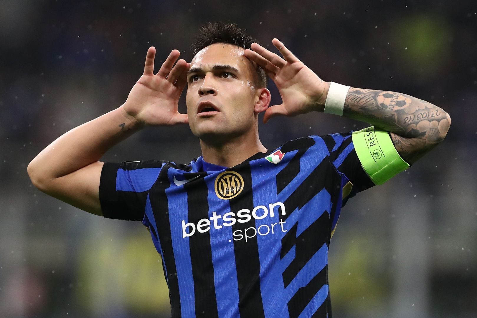 MILAN, ITALY - APRIL 16: Lautaro Martinez of FC Internazionale celebrates after scoring their team's first goal during the UEFA Champions League 2024/25 Quarter Final Second Leg match between FC Internazionale Milano and FC Bayern München at San Siro on April 16, 2025 in Milan, Italy.