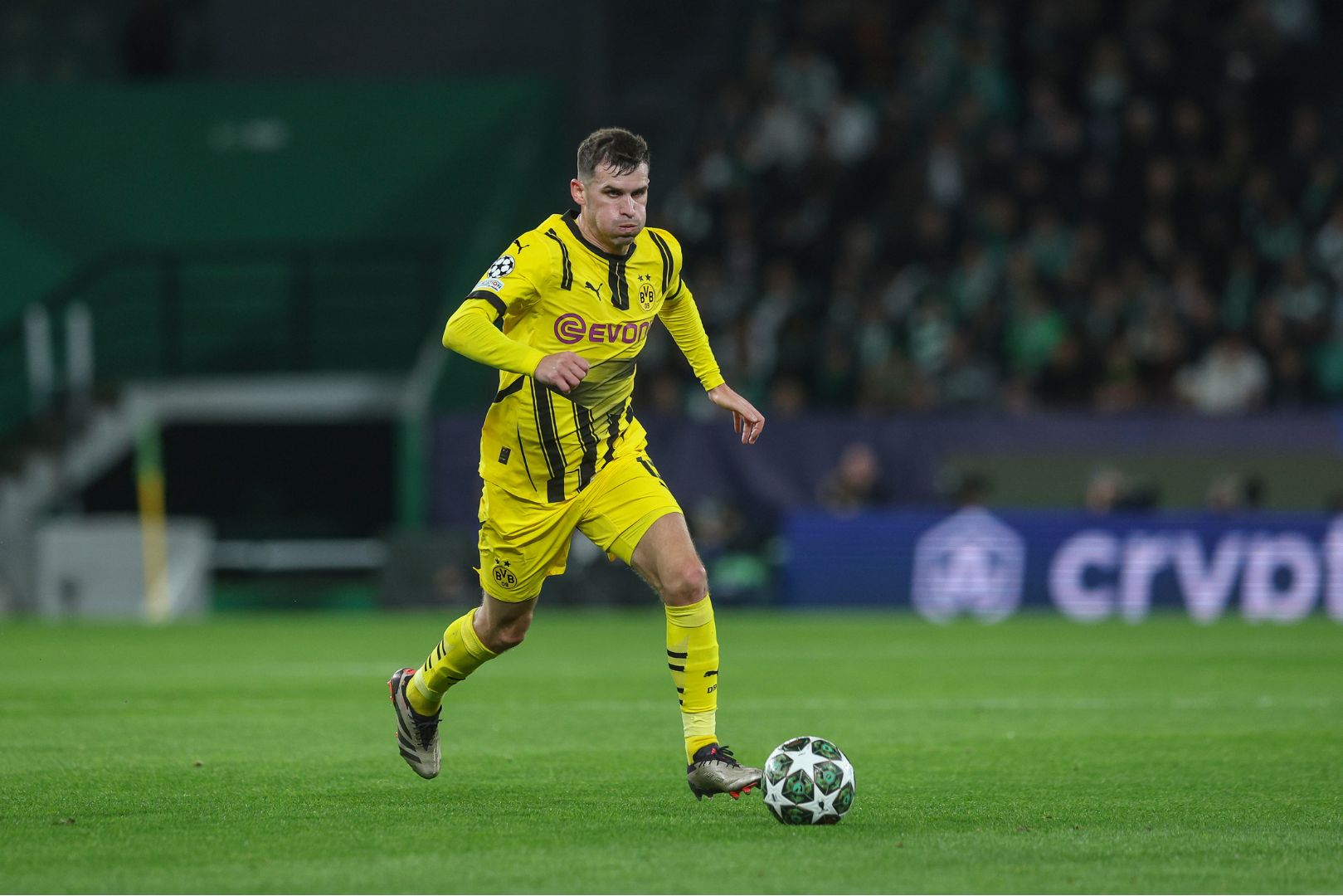 LISBON, PORTUGAL - FEBRUARY 12: Pascal Gross of Borussia of Dortmund during the UEFA Champions League 2024/25 League Knockout Play-off First Leg match between Sporting Clube de Portugal and Borussia Dortmund at on February 12, 2025 in Lisbon, Portugal.