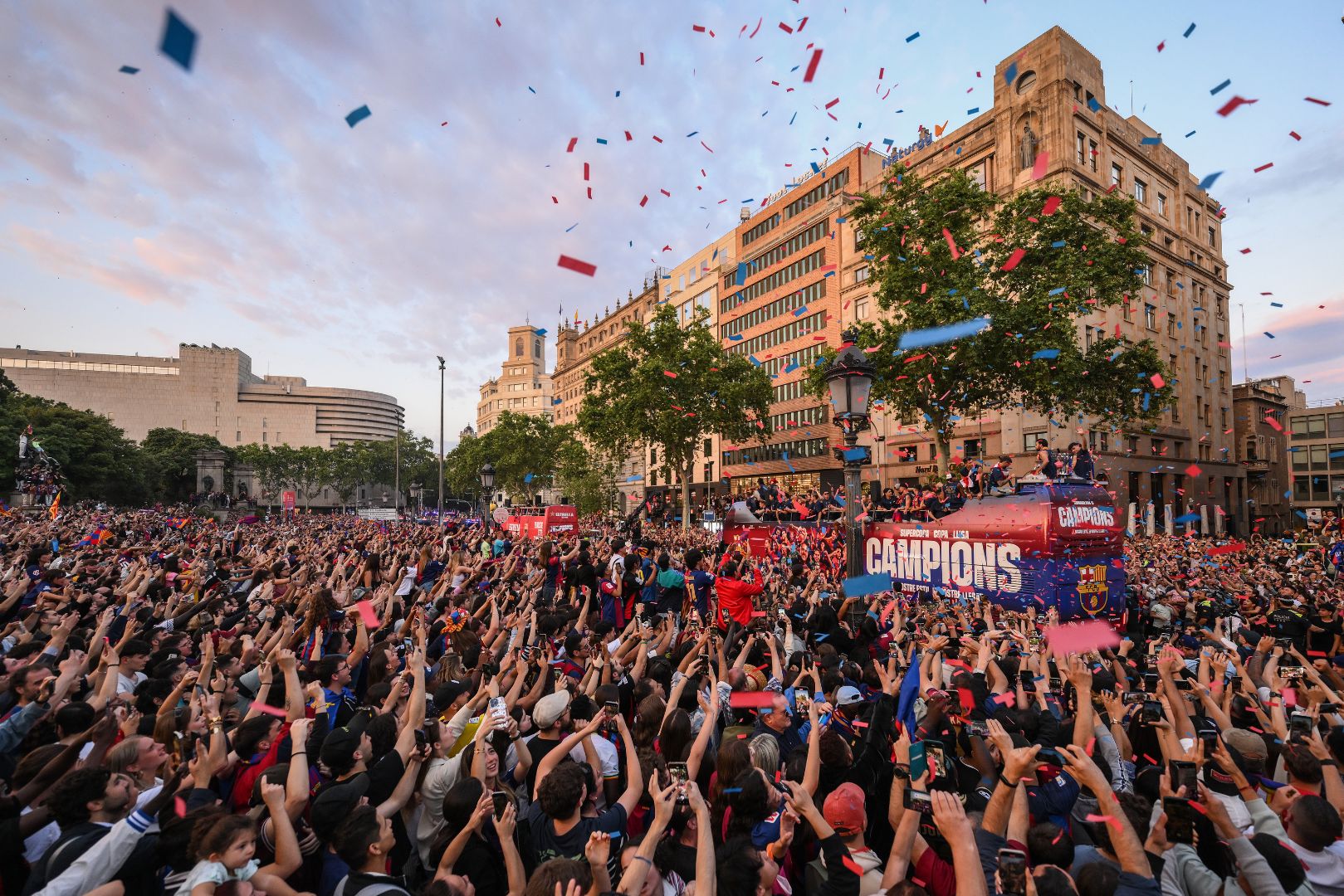 BARCELONA, SPAIN - MAY 16: FC Barcelona supporters welcome players during the 28th LaLiga Trophy victory parade on May 16, 2025 in Barcelona, Spain.