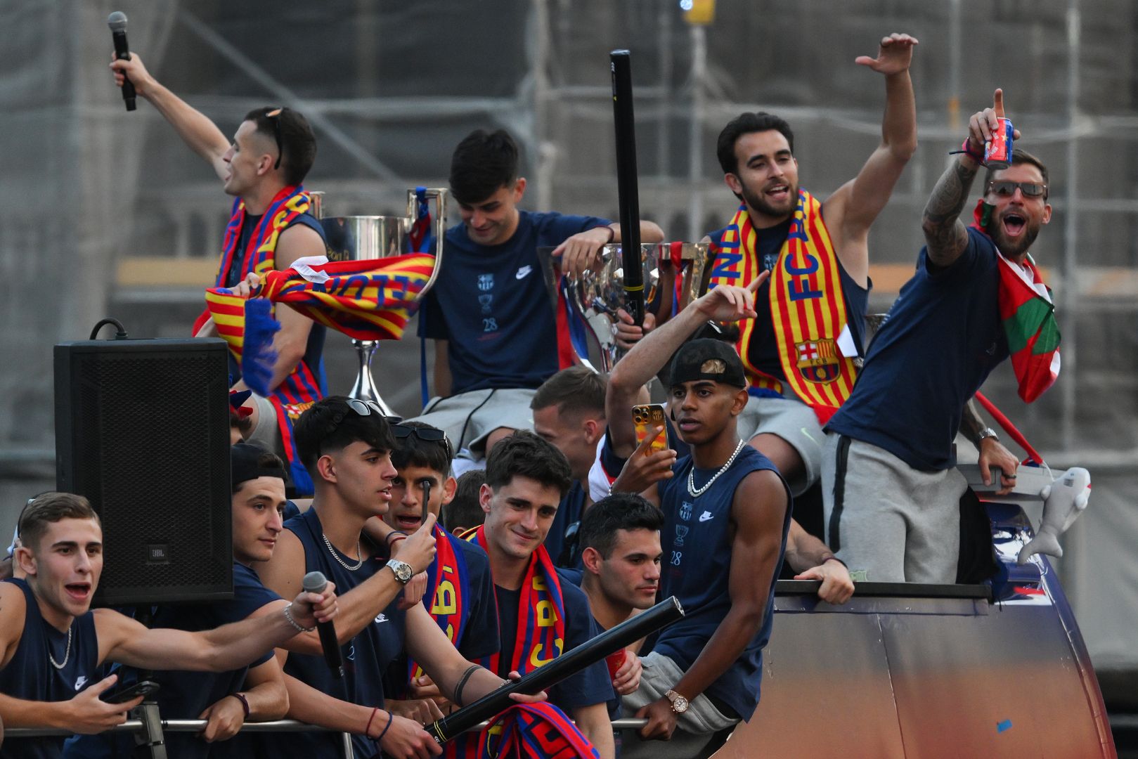 BARCELONA, SPAIN - MAY 16: Lamine Yamal of FC Barcelona and his team mates celebrates as Barcelona fans welcome players during the 28th LaLiga Trophy victory parade on May 16, 2025 in Barcelona, Spain.