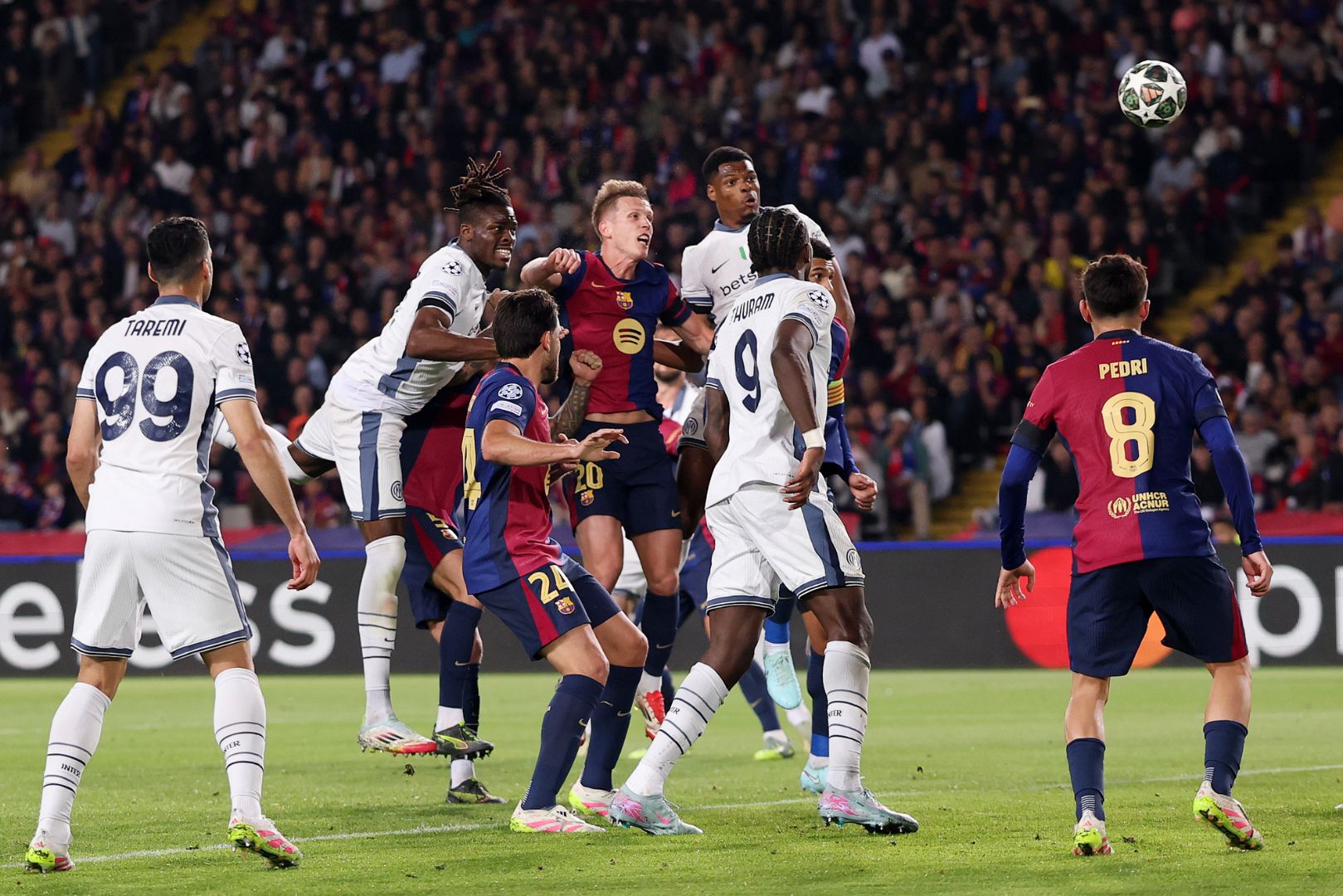 BARCELONA, SPAIN - APRIL 30: Denzel Dumfries of FC Internazionale scores his team's third goal whilst under pressure from Dani Olmo of FC Barcelona during the UEFA Champions League 2024/25 Semi Final First Leg match between FC Barcelona and FC Internazionale Milano at Estadi Olimpic Lluis Companys on April 30, 2025 in Barcelona, Spain.