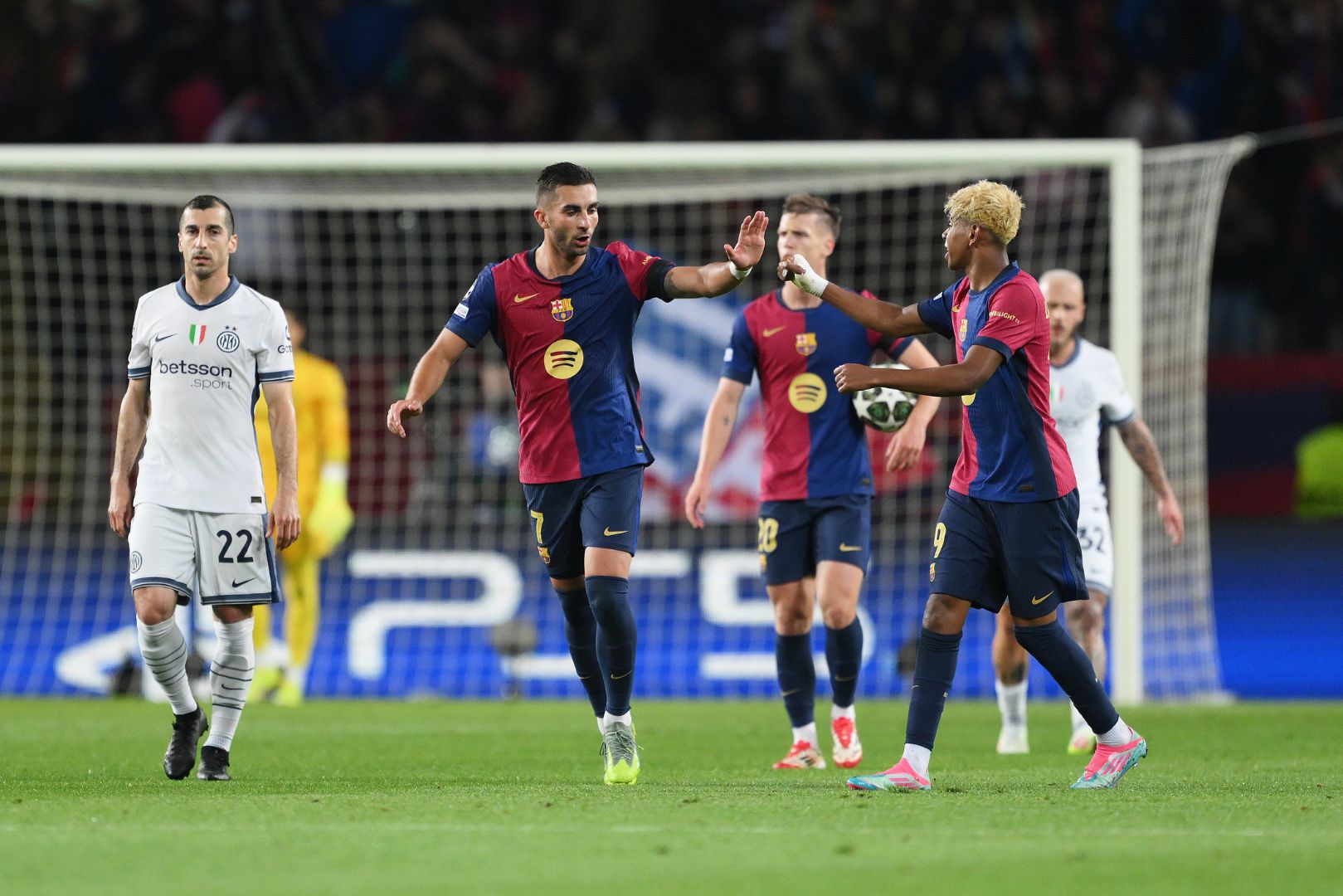BARCELONA, SPAIN - APRIL 30: Ferran Torres of FC Barcelona celebrates scoring his team's second goal with teammate Lamine Yamal during the UEFA Champions League 2024/25 Semi Final First Leg match between FC Barcelona and FC Internazionale Milano at Estadi Olimpic Lluis Companys on April 30, 2025 in Barcelona, Spain.
