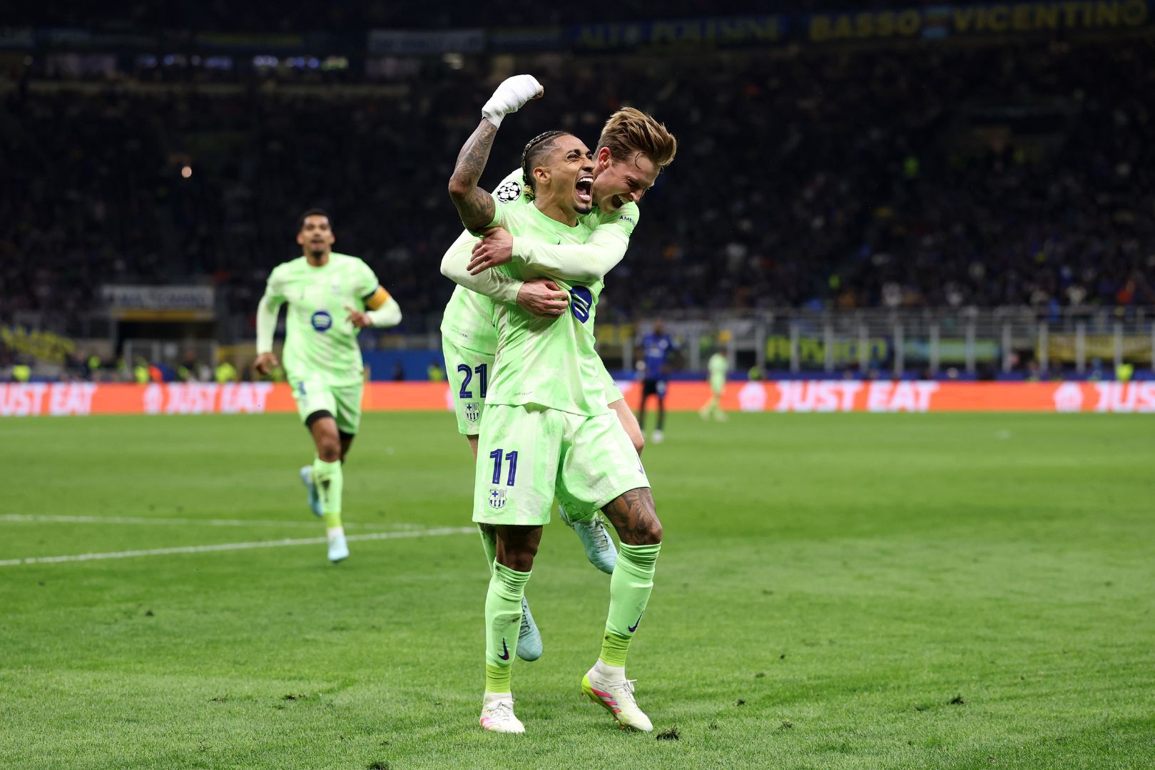 MILAN, ITALY - MAY 06: Raphinha of FC Barcelona celebrates scoring his team's third goal with teammate Frenkie de Jong during the UEFA Champions League 2024/25 Semi Final Second Leg match between FC Internazionale Milano and FC Barcelona at Giuseppe Meazza Stadium on May 06, 2025 in Milan, Italy.
