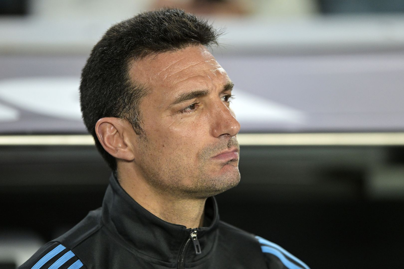 BUENOS AIRES, ARGENTINA - MARCH 25: Lionel Scaloni, Head Coach of Argentina looks on prior to the South of American FIFA World Cup 2026 Qualifier between Argentina and Brazil at Estadio Más Monumental Antonio Vespucio Liberti on March 25, 2025 in Buenos Aires, Argentina.