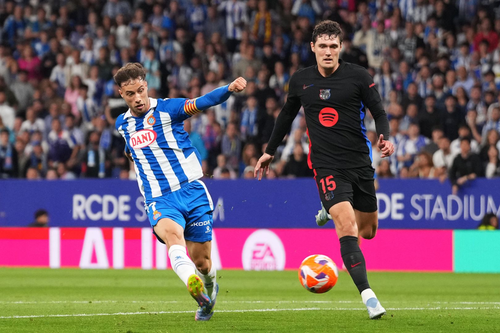 BARCELONA, SPAIN - MAY 15: Javi Puado of RCD Espanyol shoots whilst under pressure from Andreas Christensen of FC Barcelona during the LaLiga match between RCD Espanyol de Barcelona and FC Barcelona at RCDE Stadium on May 15, 2025 in Barcelona, Spain.