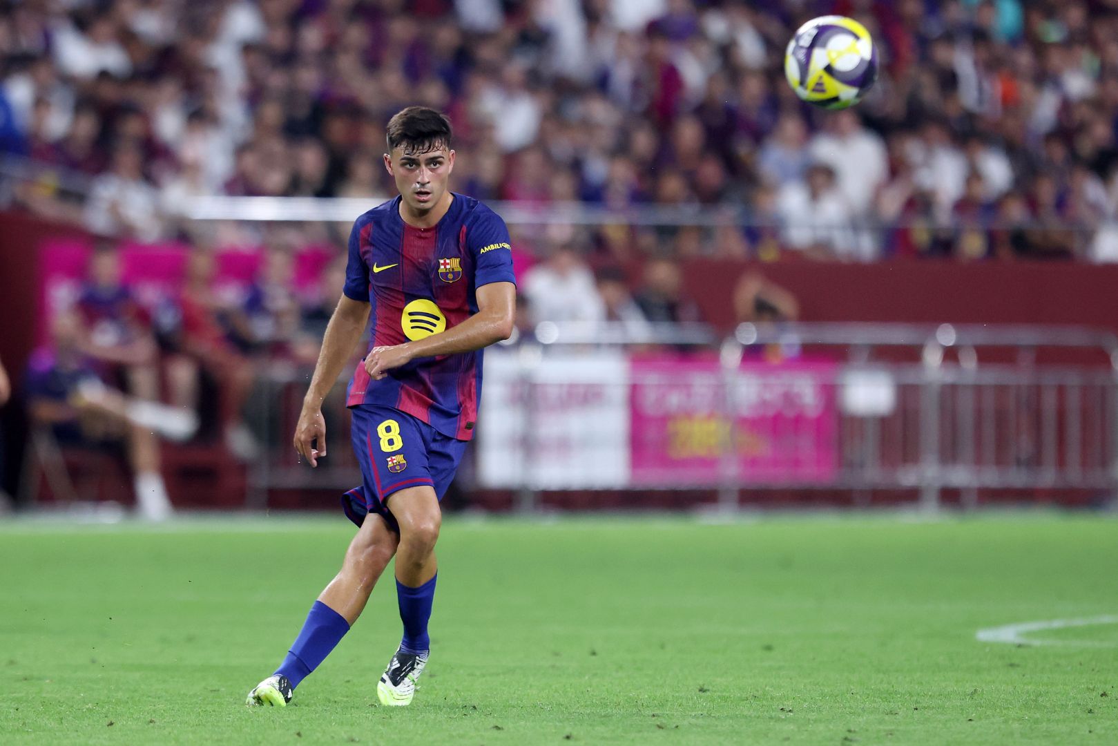 KOBE, JAPAN - JULY 27: FC Barcelona's Pedri controls the ball during the preseason friendly between Vissel Kobe and FC Barcelona at Noevir Stadium Kobe on July 27, 2025 in Kobe, Hyogo, Japan.