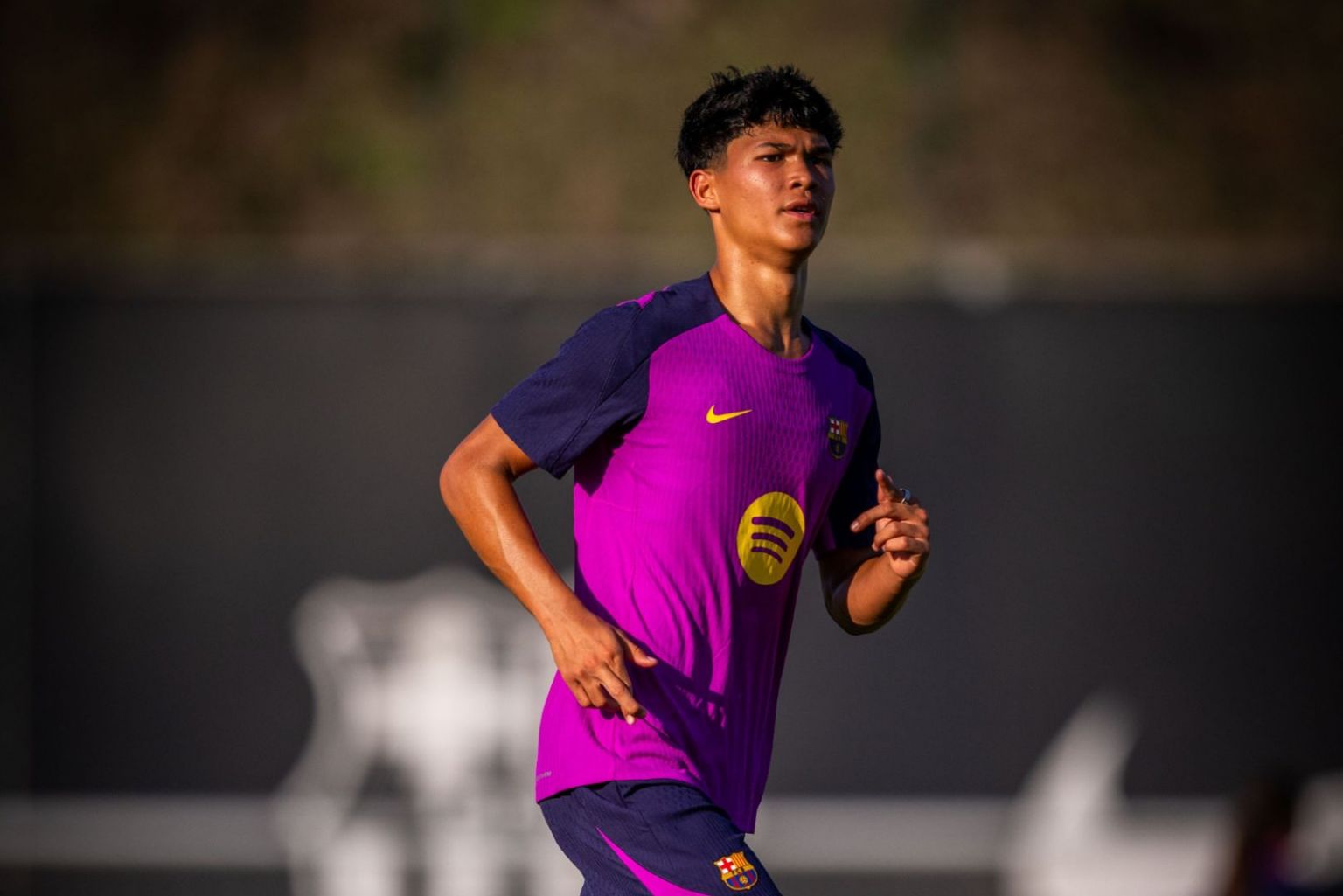 Barcelona looking to renew the contract of 17-year-old La Masia gem who scored against Vissel Kobe