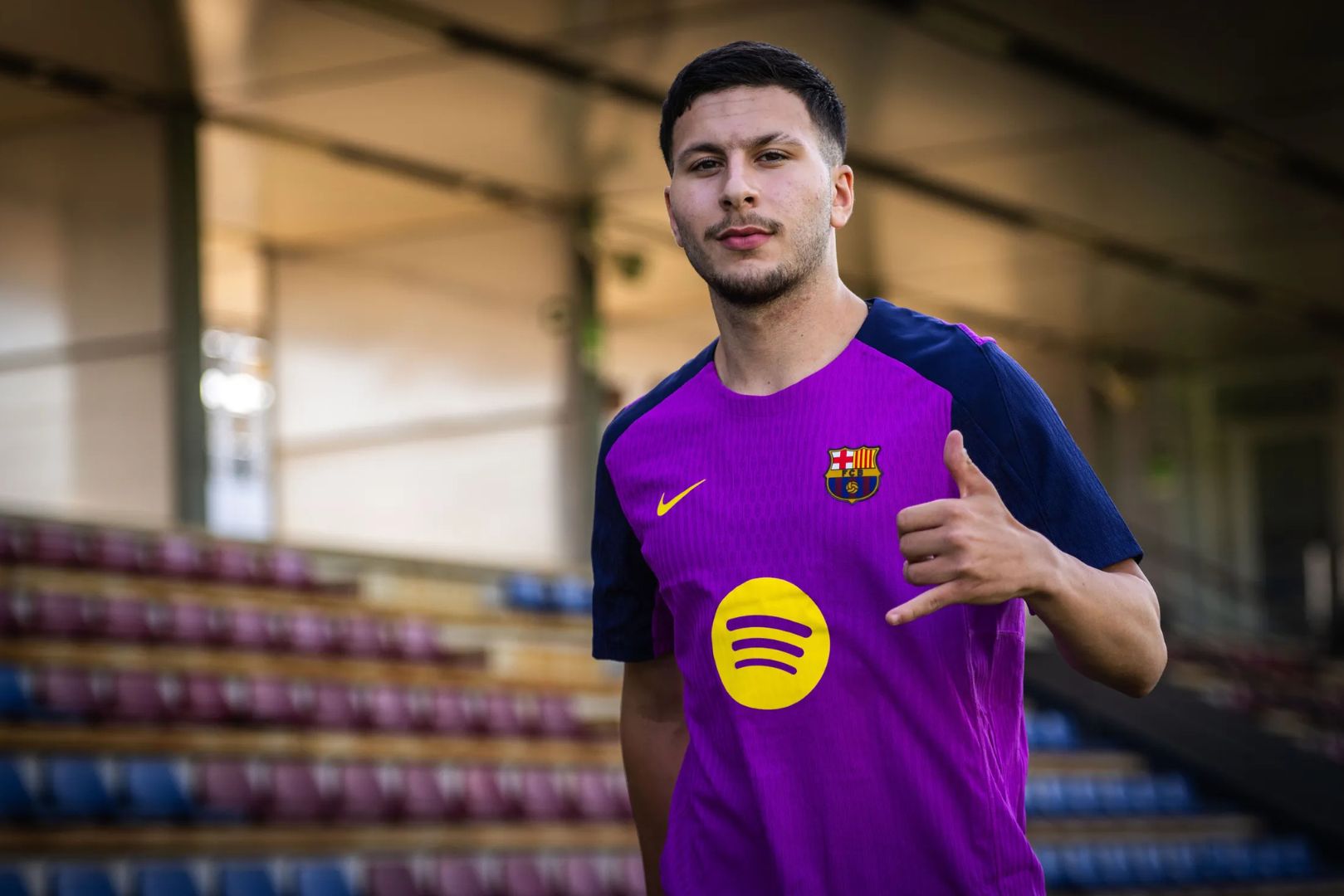 Barcelona forward Roony Bardghji during first training session of 2025 preseason.