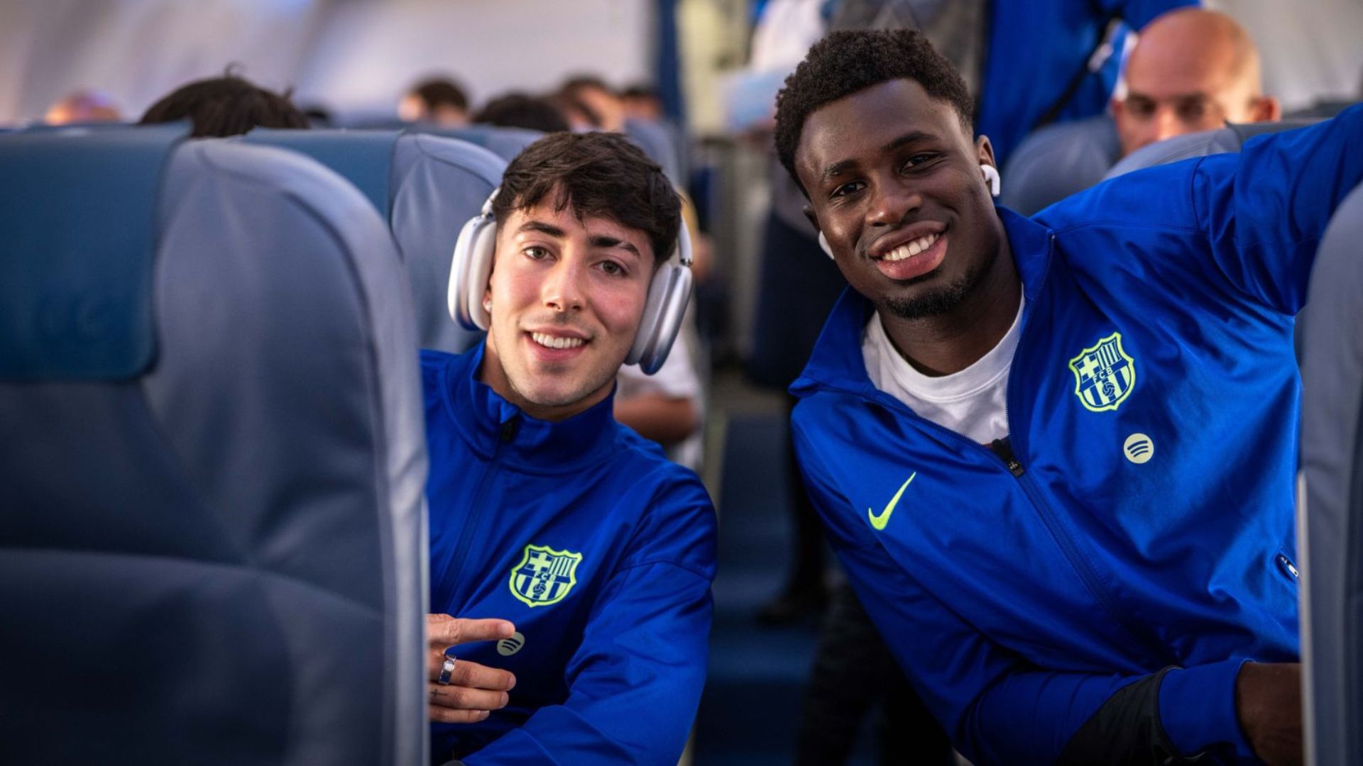Barcelona youngsters Dani Rodríguez Landry Farré posing for a picture while travelling with the first team to Valladolid to face Real Valladolid CF in La Liga after being named in the squad.