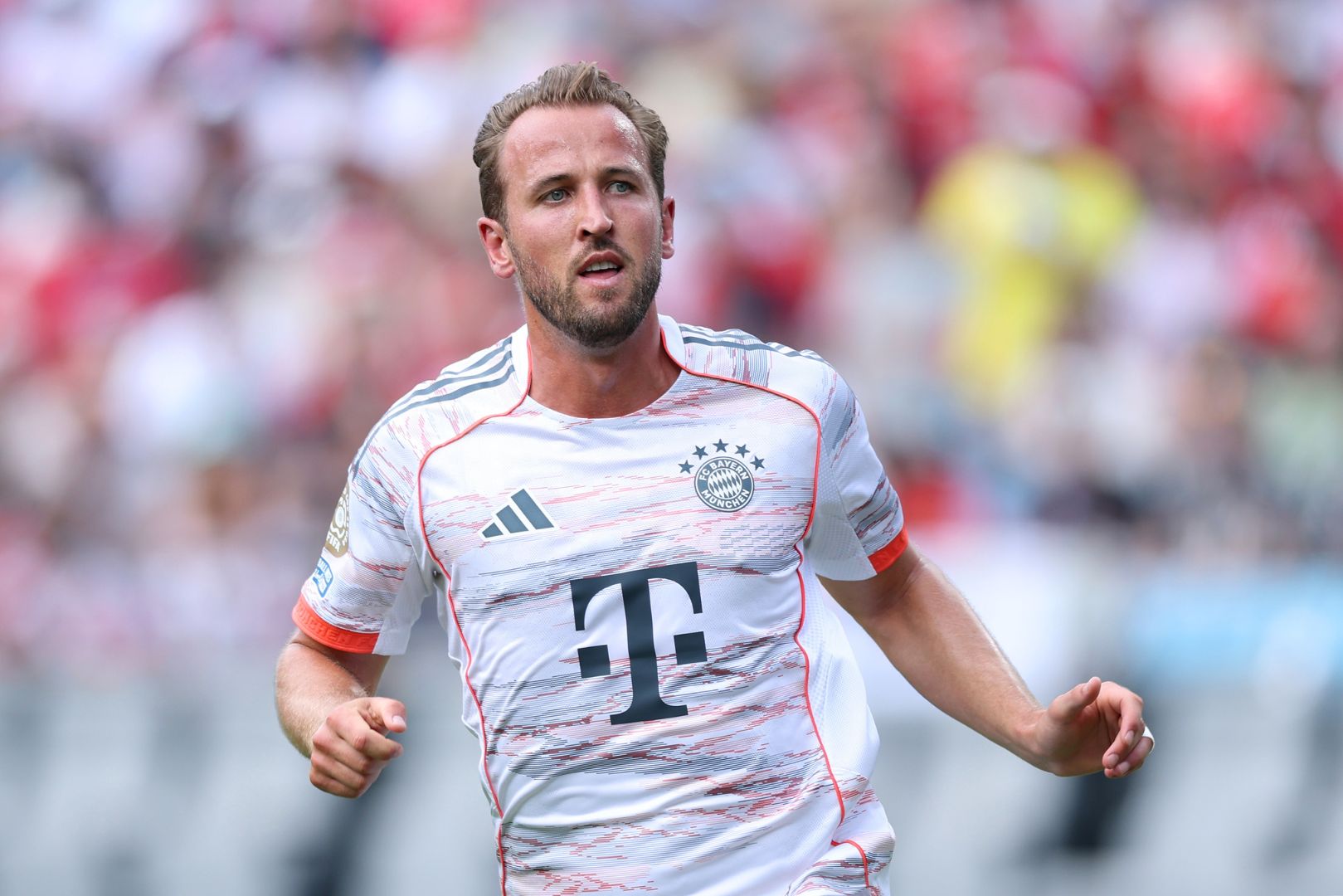 CHARLOTTE, NORTH CAROLINA - JUNE 24: Harry Kane #9 of FC Bayern Munchen looks on during the FIFA Club World Cup 2025 group C match between SL Benfica and FC Bayern München at Bank of America Stadium on June 24, 2025 in Charlotte, North Carolina.