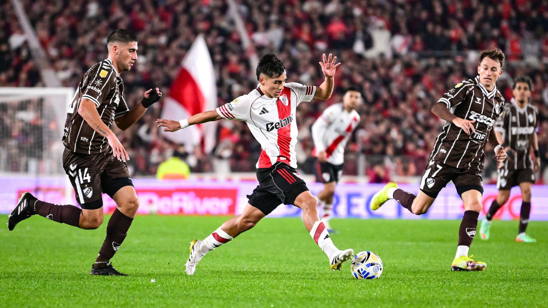 BUENOS AIRES, ARGENTINA - JULY 13: Ian Subiabre #38 of River Plate runs with the ball during a Torneo Clausura Betano 2025 match between River Plate and Platense at Estadio Más Monumental Antonio Vespucio Liberti on July 13, 2025 in Buenos Aires, Argentina.