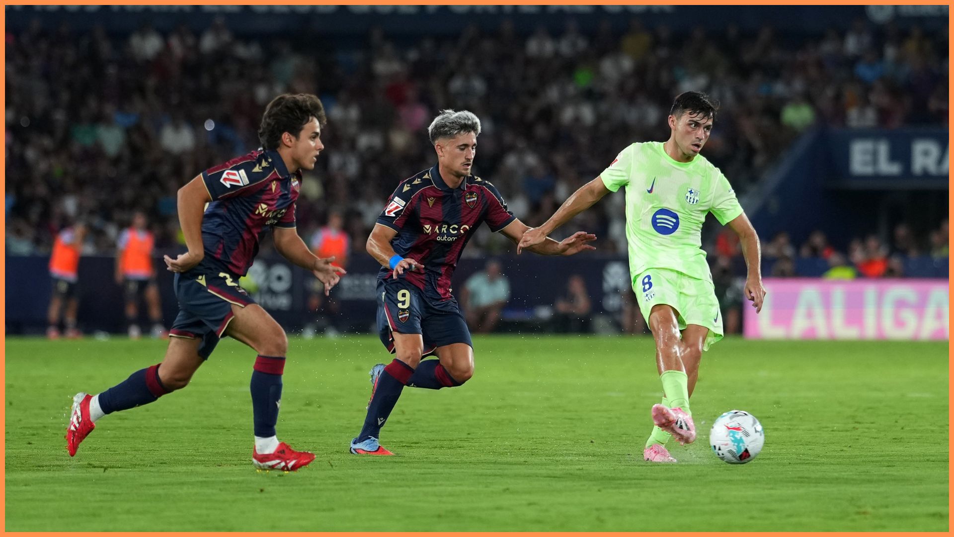 VALENCIA, SPAIN - AUGUST 23: Pedri of FC Barcelona passes the ball whilst under pressure from Ivan Romero of Levante UD during the LaLiga EA Sports match between Levante UD and FC Barcelona at Ciutat de Valencia on August 23, 2025 in Valencia, Spain.