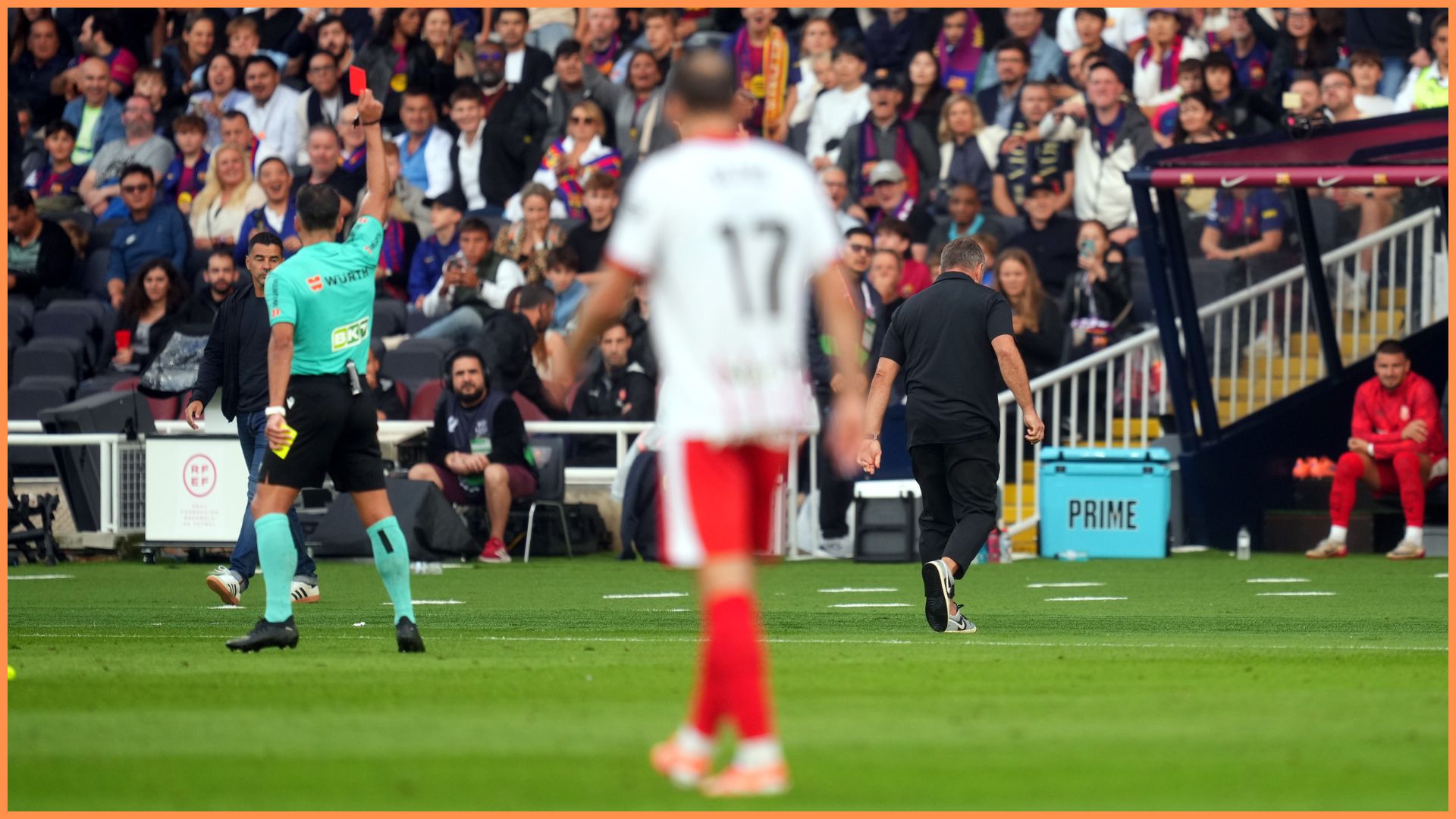 BARCELONA, SPAIN - OCTOBER 18: Referee, Jesus Gil Manzano shows a red card to Hansi Flick, Head Coach of FC Barcelona, during the LaLiga EA Sports match between FC Barcelona and Girona FC at Spotify Camp Nou on October 18, 2025 in Barcelona, Spain.