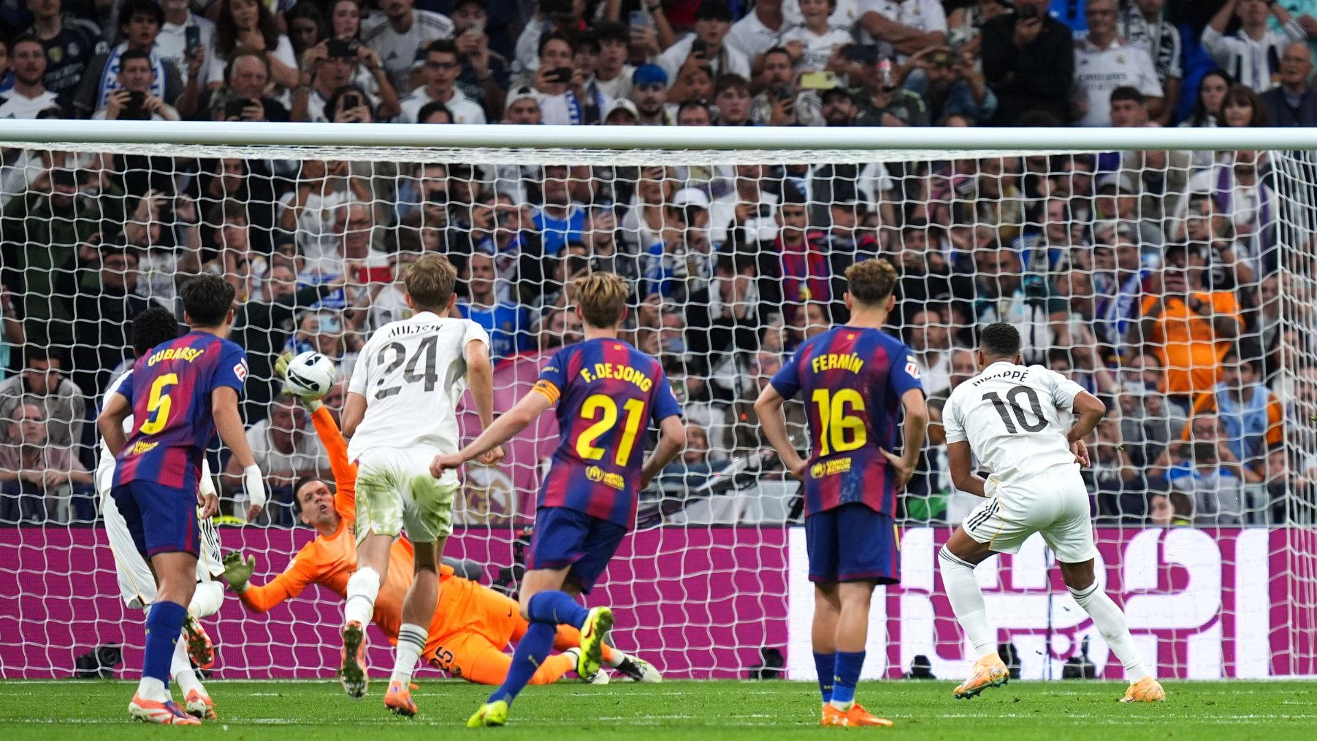 MADRID, SPAIN - OCTOBER 26: Kylian Mbappe of Real Madrid takes a penalty kick which is saved by Wojciech Szczesny of FC Barcelona during the LaLiga EA Sports match between Real Madrid CF and FC Barcelona at Estadio Santiago Bernabeu on October 26, 2025 in Madrid, Spain.