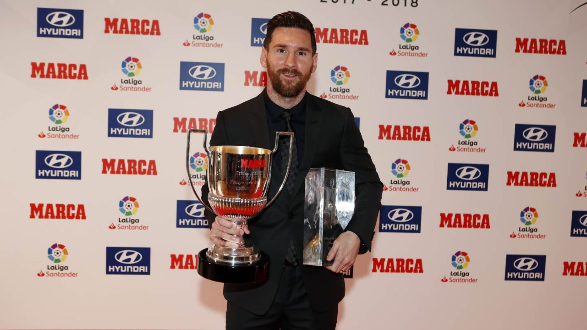 Lionel Messi collecting his Pichichi Trophy.
