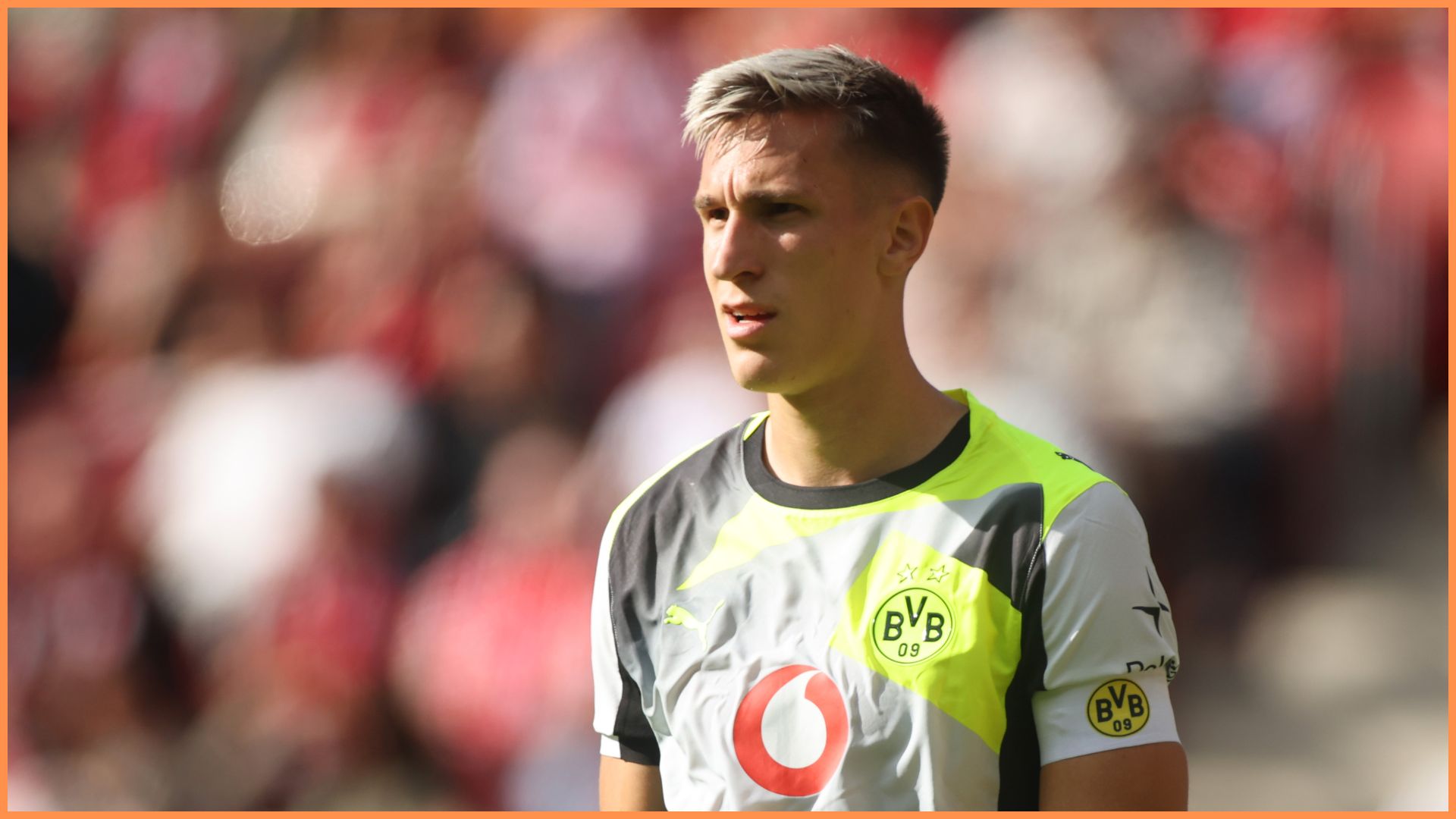 MAINZ, GERMANY - SEPTEMBER 27: Nico Schlotterbeck of Borussia Dortmund reacts during the Bundesliga match between 1. FSV Mainz 05 and Borussia Dortmund at MEWA Arena on September 27, 2025 in Mainz, Germany.