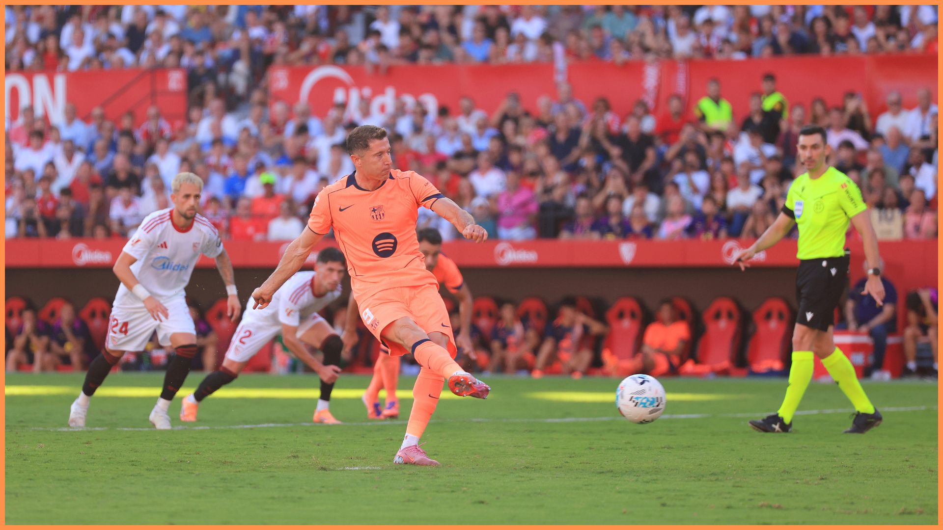 SEVILLE, SPAIN - OCTOBER 05: Robert Lewandowski of FC Barcelona takes a penalty kick during the La Liga EA Sports match between Sevilla FC and FC Barcelona at Estadio Ramon Sanchez Pizjuan on October 05, 2025, in Seville, Spain. Lewandowski ultimately missed the penalty.