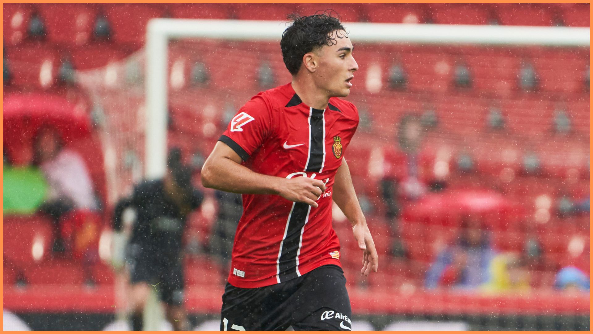 MALLORCA, SPAIN - OCTOBER 26: Jan Virgili of RCD Mallorca runs with the ball during the LaLiga EA Sports match between RCD Mallorca and Levante UD at Estadio de Son Moix on October 26, 2025 in Mallorca, Spain.