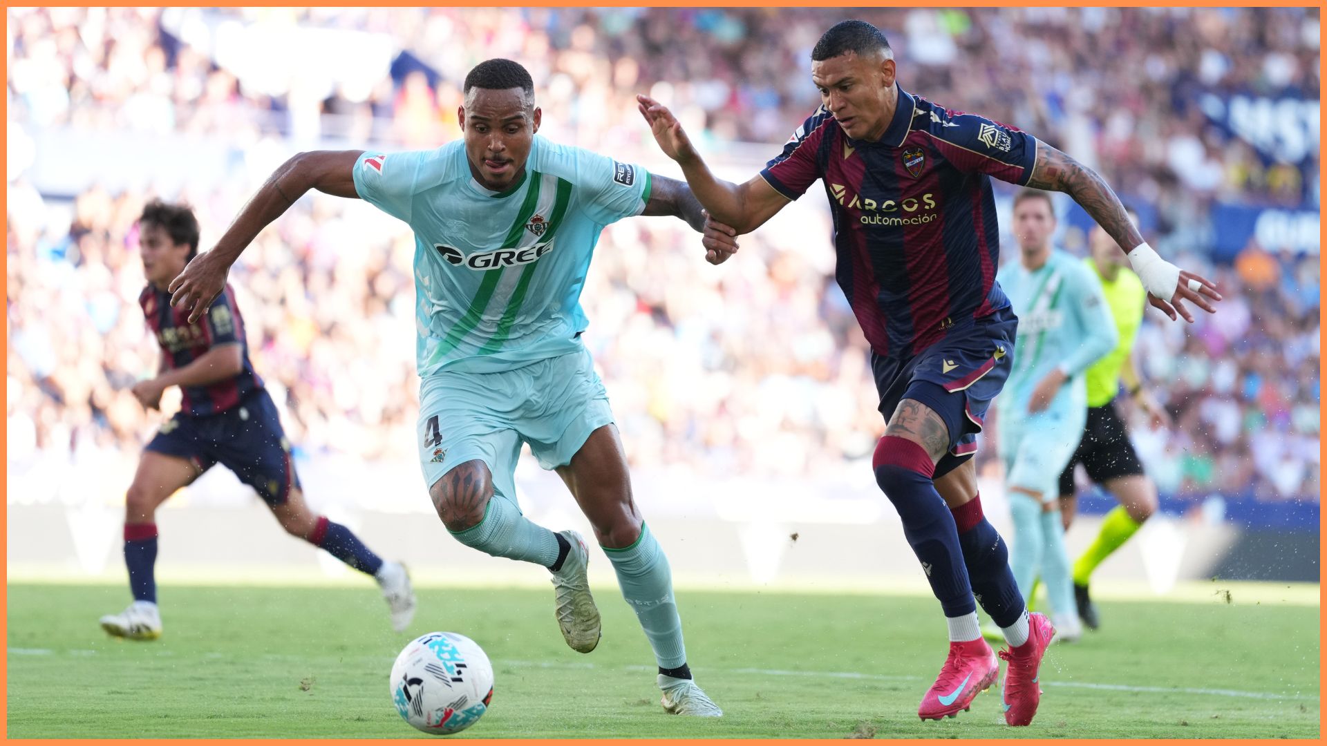 VALENCIA, SPAIN - SEPTEMBER 14: Kervin Arriaga of Levante UD is challenged by Natan of Real Betis during the LaLiga EA Sports match between Levante UD and Real Betis Balompie at Ciutat de Valencia on September 14, 2025 in Valencia, Spain.