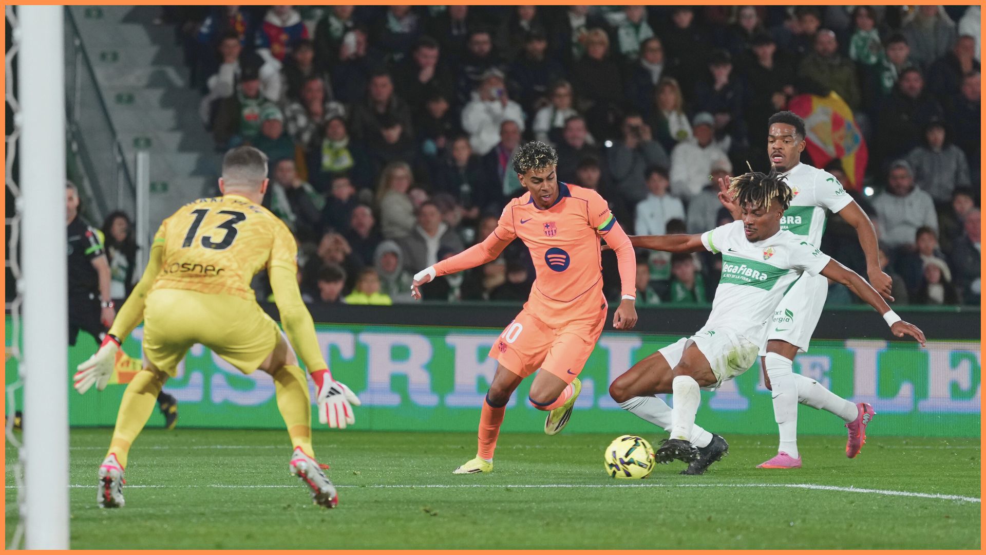 ELCHE, SPAIN - JANUARY 31: Lamine Yamal of FC Barcelona is challenged by John Chetauya of Elche CF during the LaLiga EA Sports match between Elche CF and FC Barcelona at Estadio Manuel Martinez Valero on January 31, 2026 in Elche, Spain.
